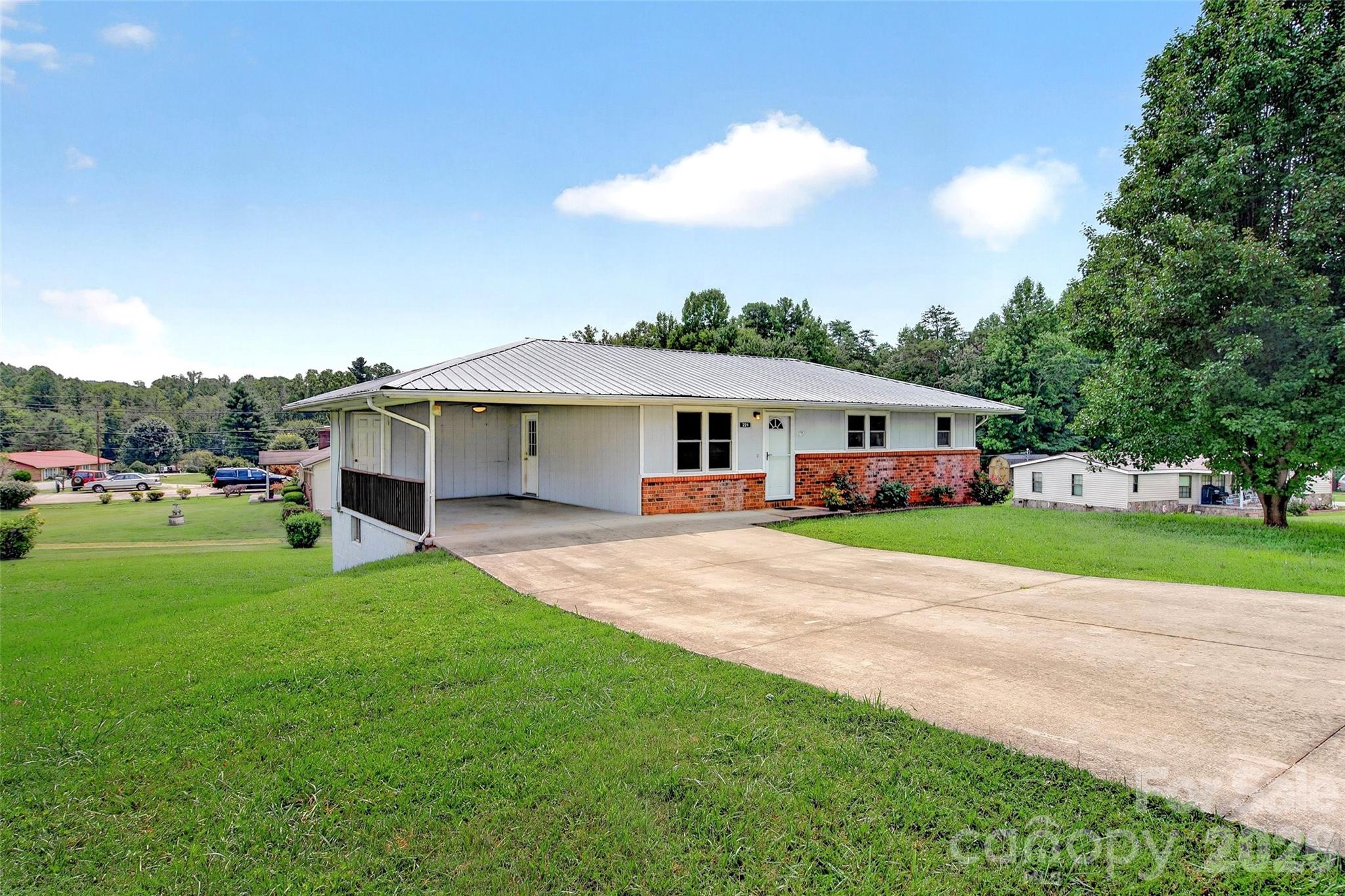 224 Cherokee Way Property Photo 3