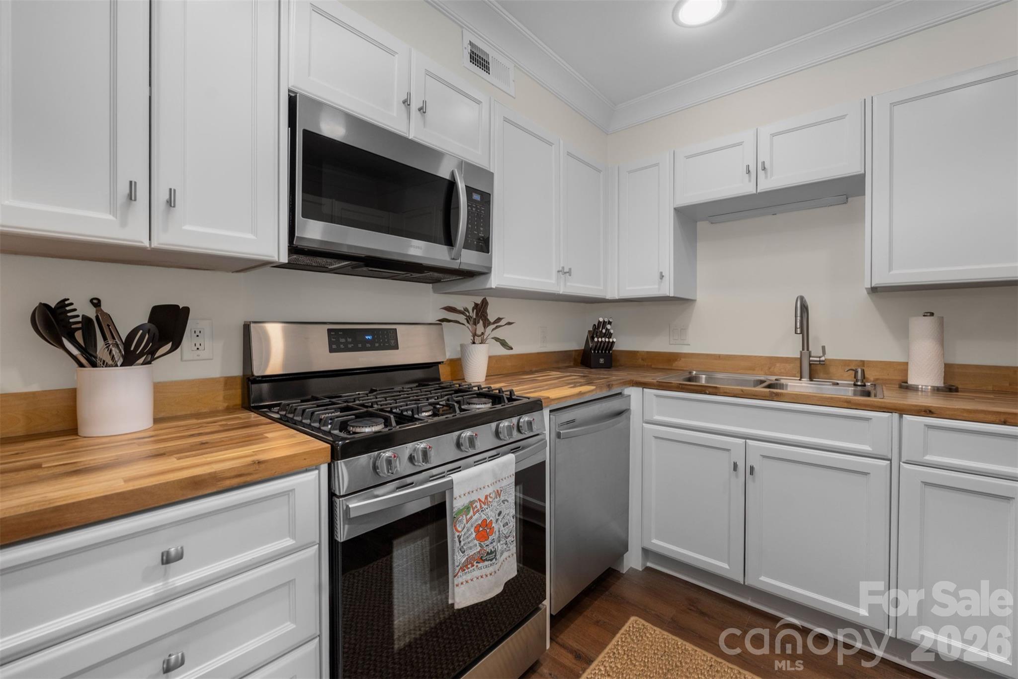 3520 Colony Road F Property Photo 5