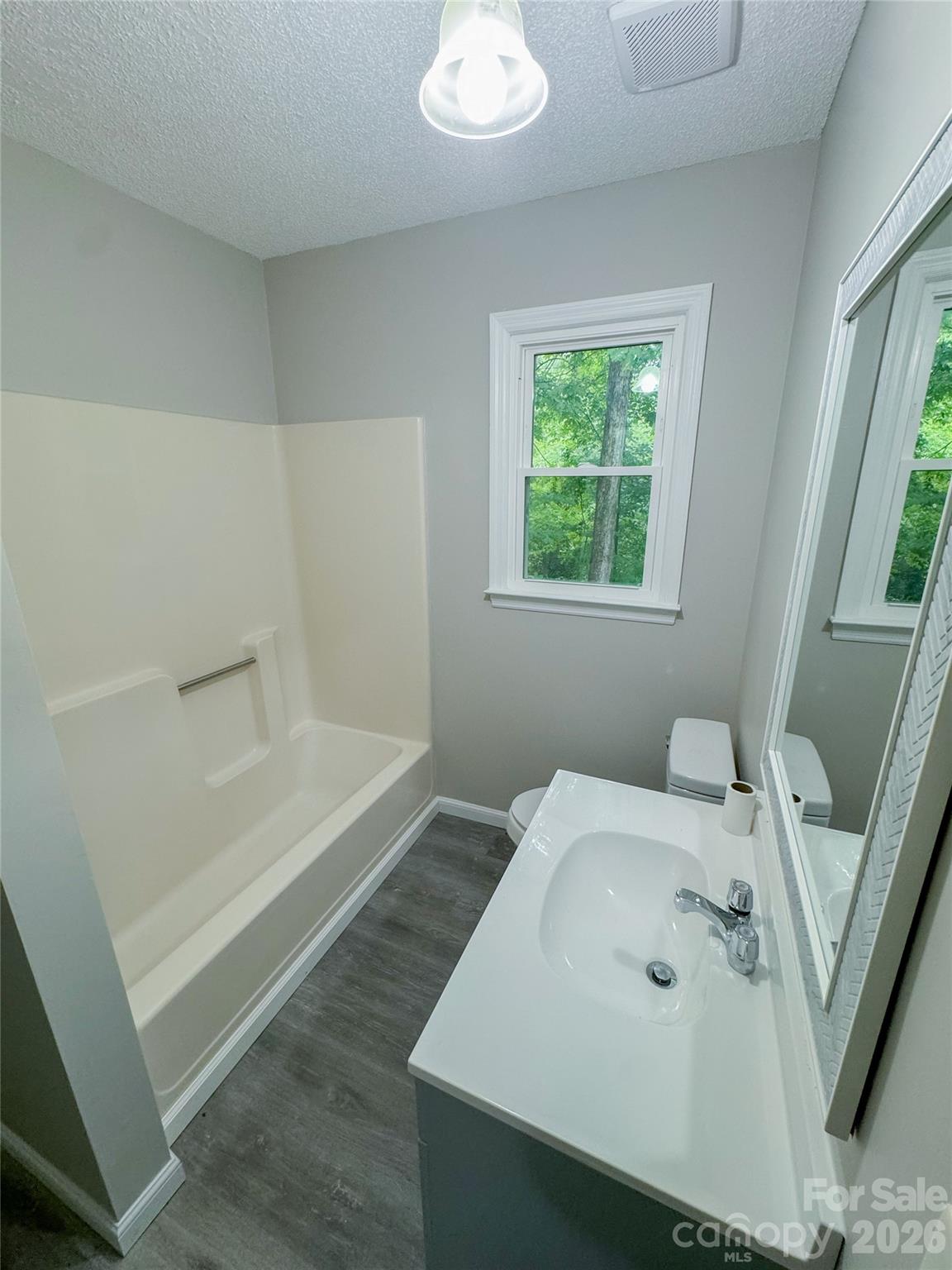 705 Creekridge Drive Property Photo 5