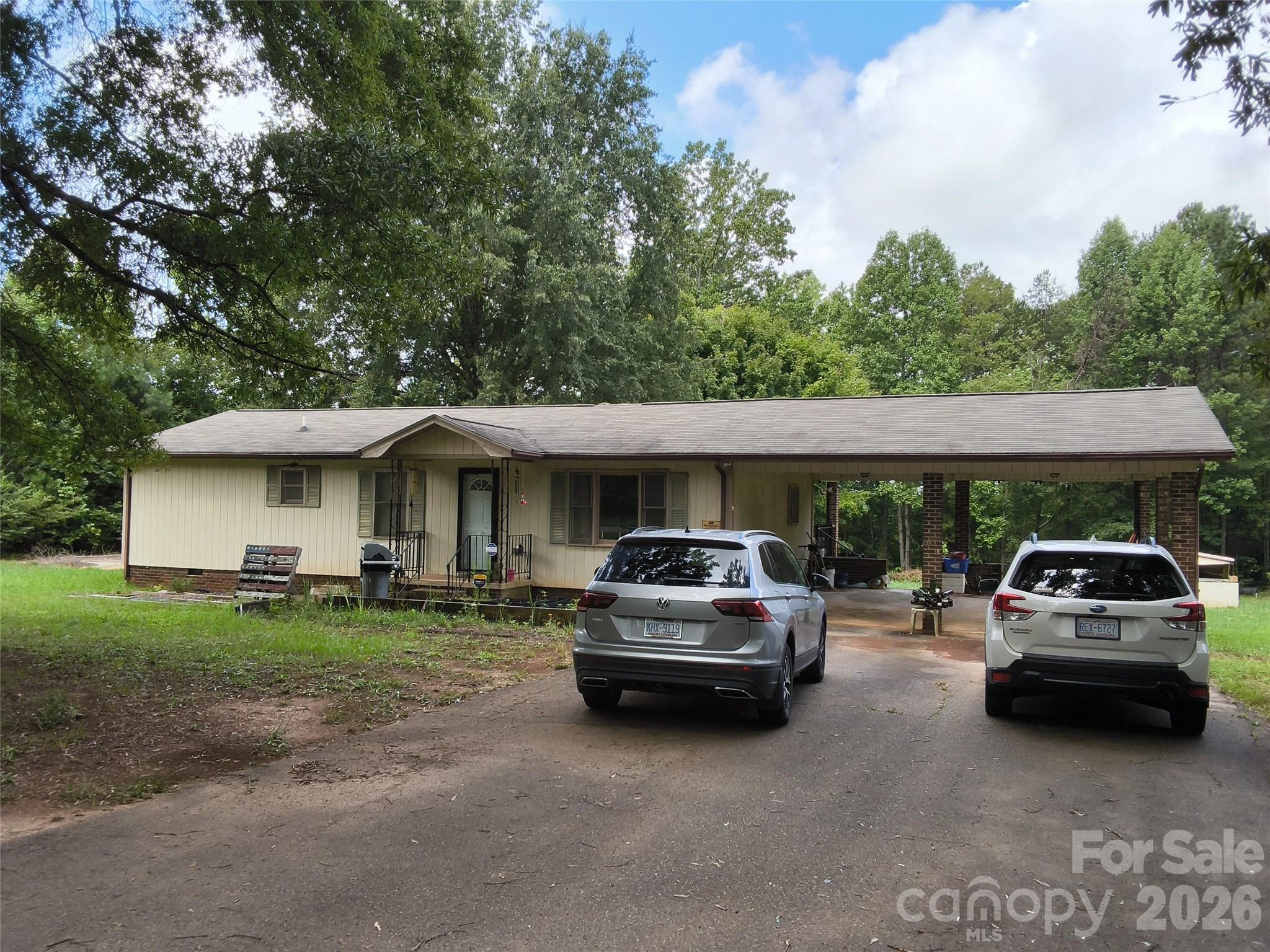 1981 Mollys Backbone Road Property Photo 1
