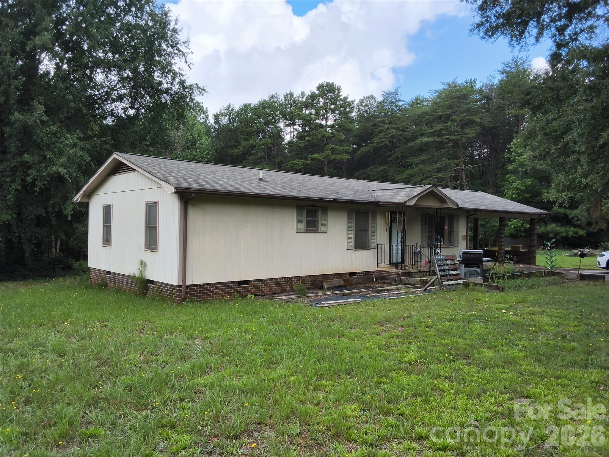 1981 Mollys Backbone Road Property Photo 2