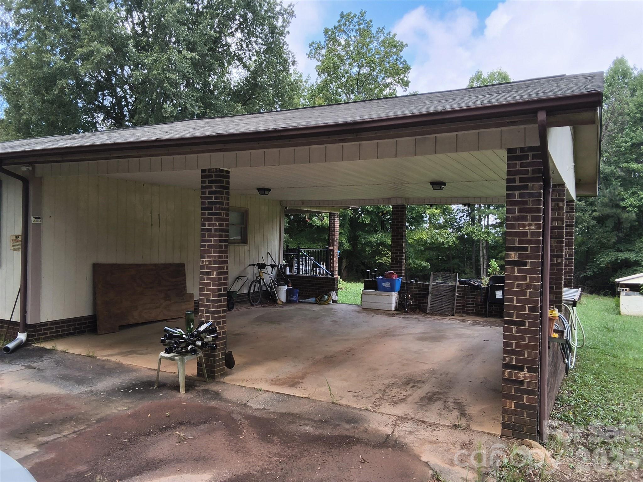 1981 Mollys Backbone Road Property Photo 4