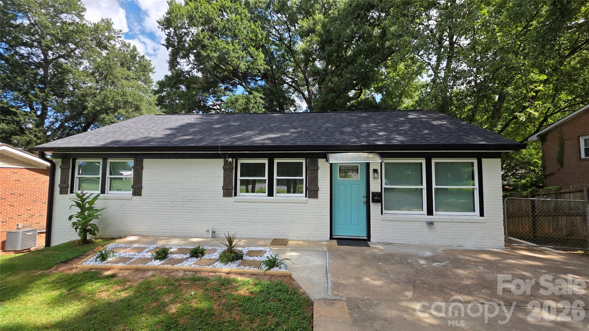 513 E Ohio Avenue Property Photo 1