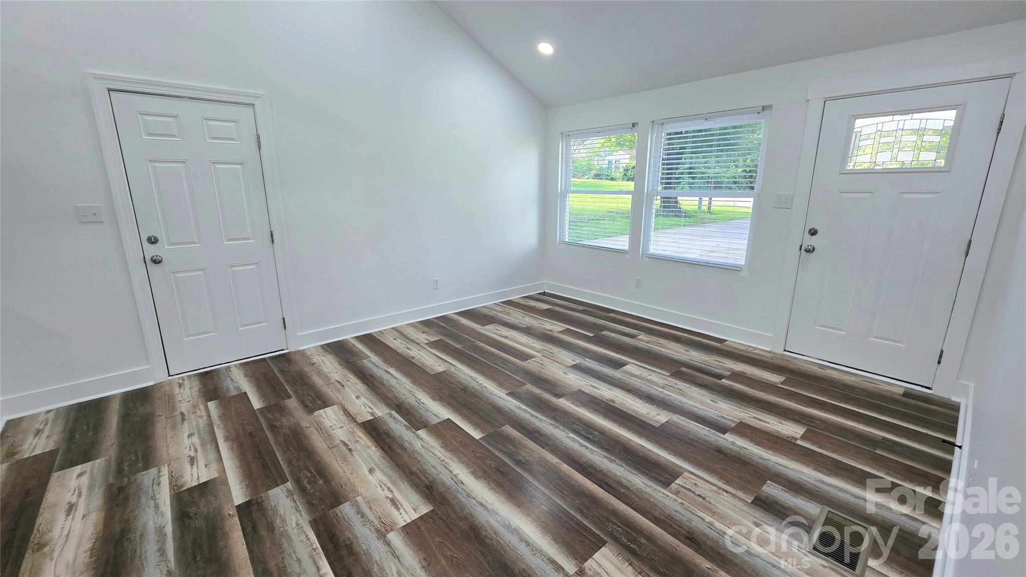 513 E Ohio Avenue Property Photo 15