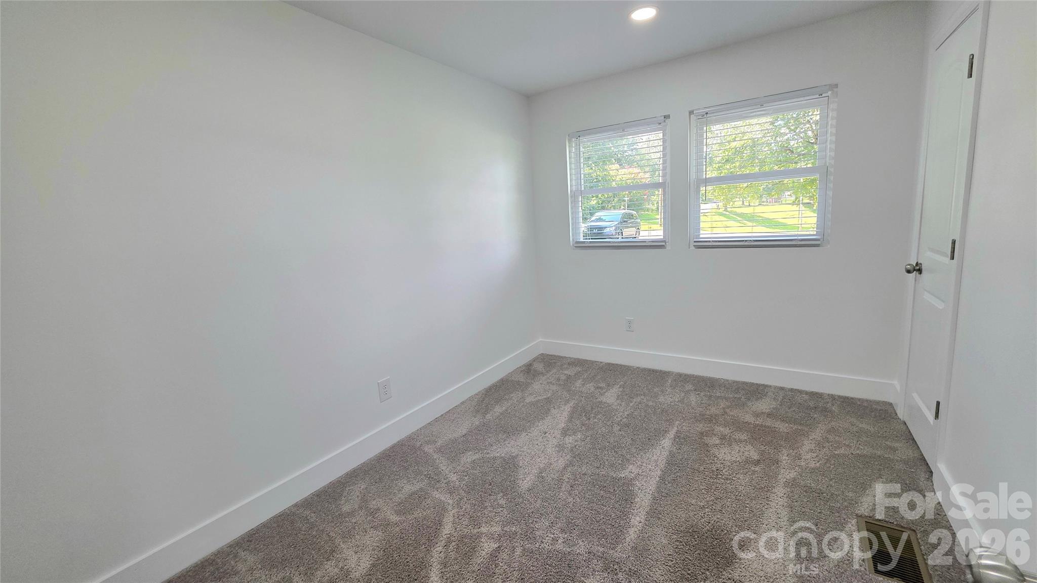 513 E Ohio Avenue Property Photo 23