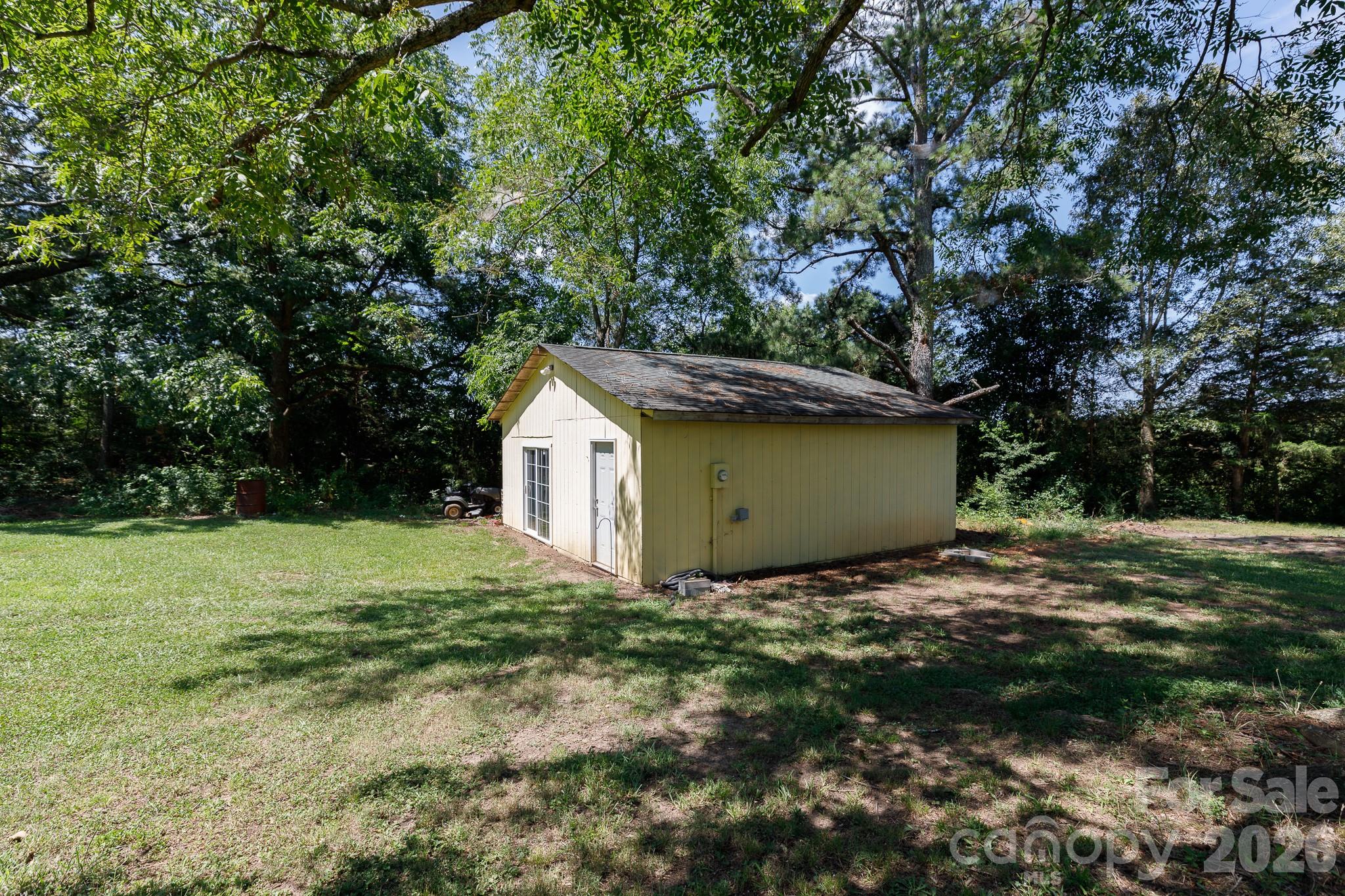 12173 Old Douglass Road Property Photo 6
