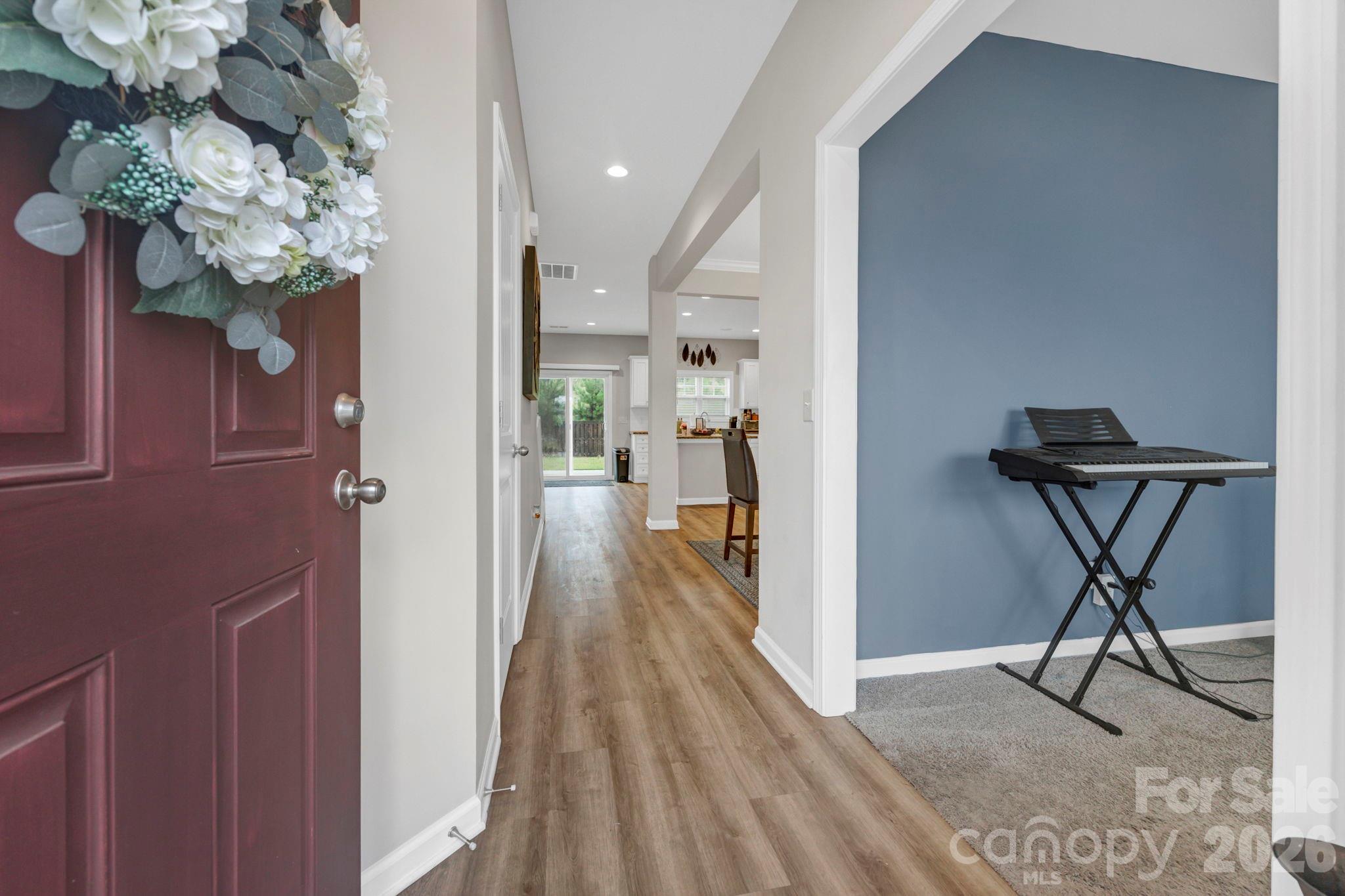 102 Calming Creek Way Property Photo 5