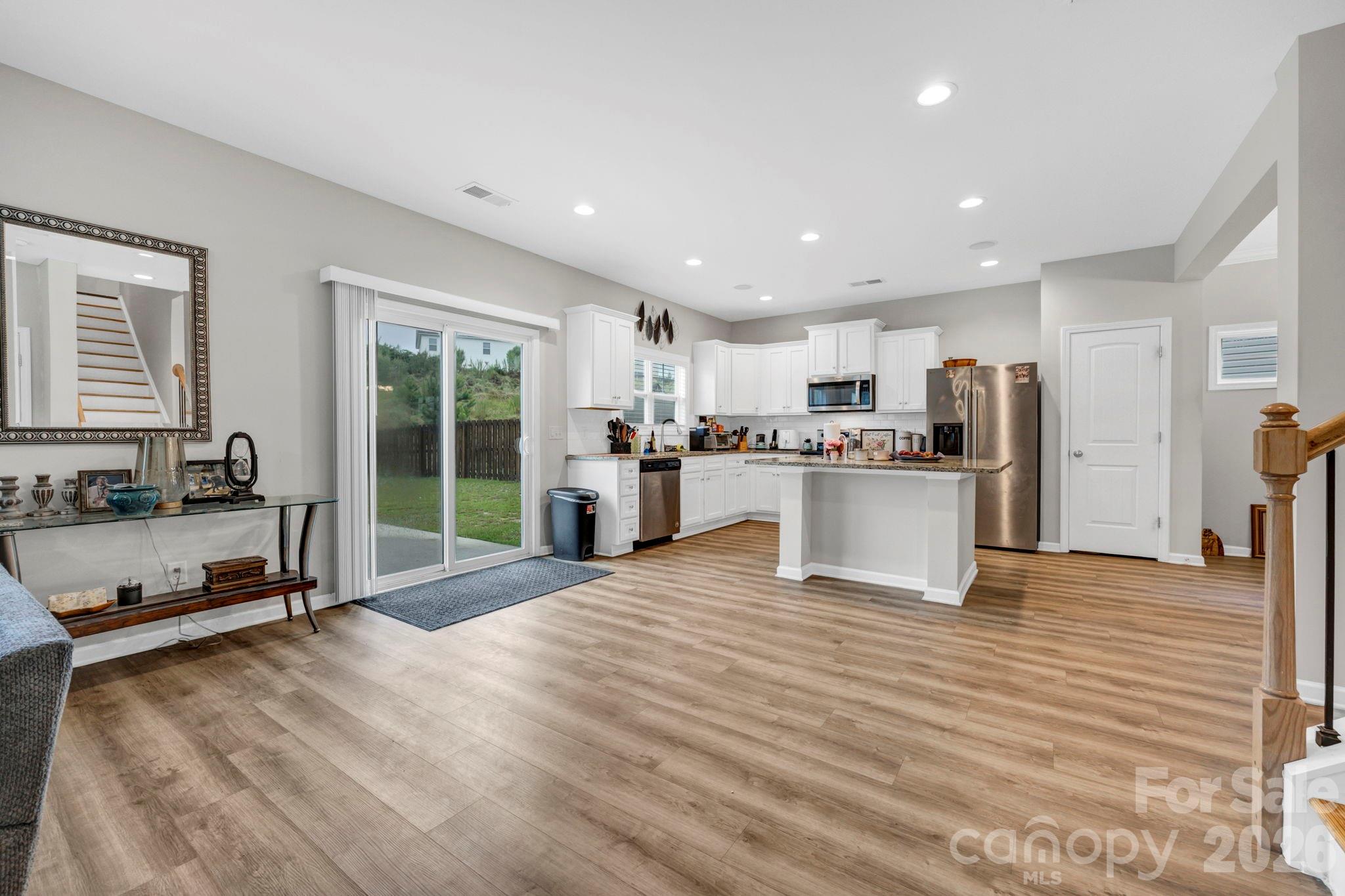 102 Calming Creek Way Property Photo 16