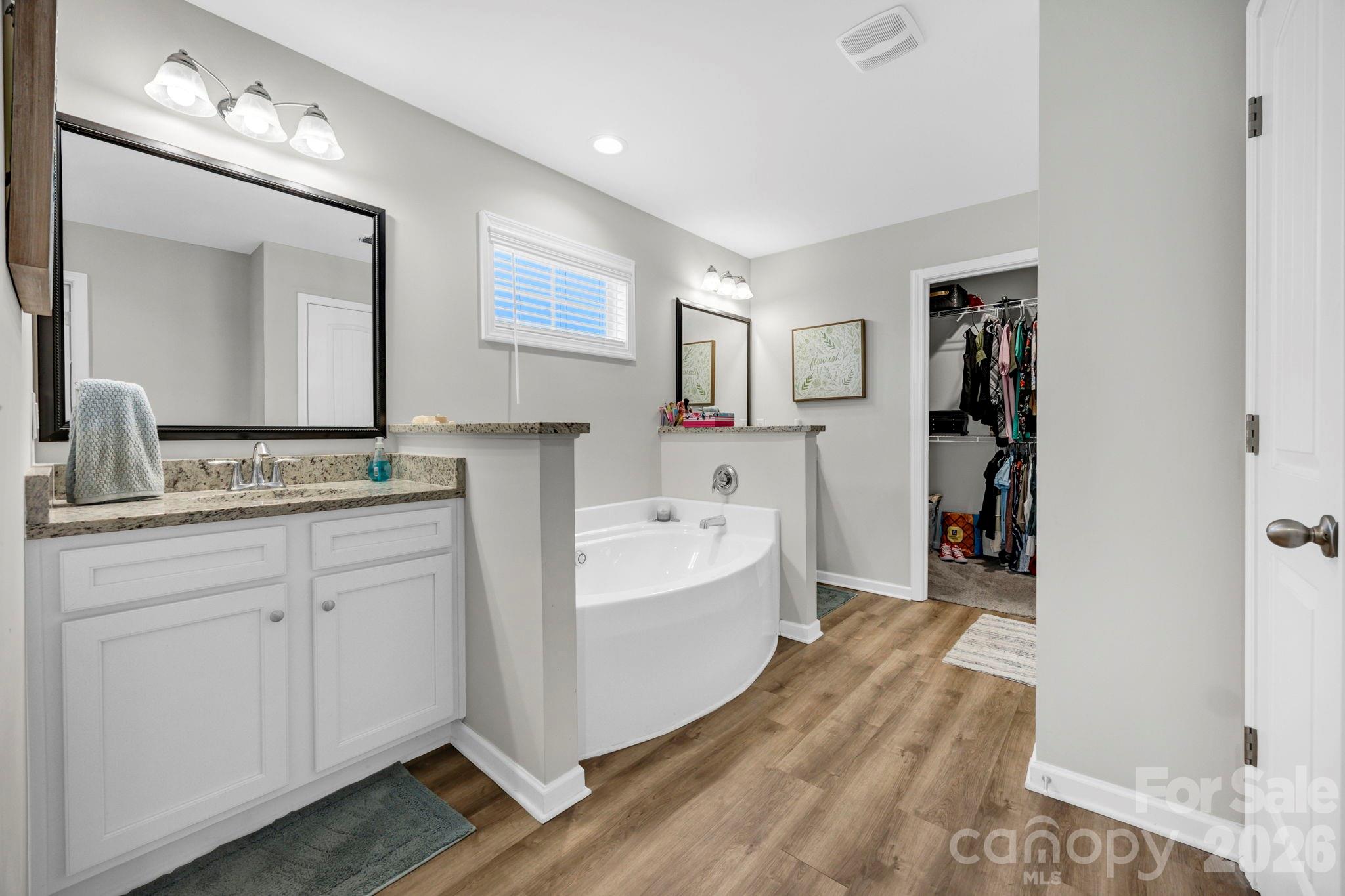 102 Calming Creek Way Property Photo 25