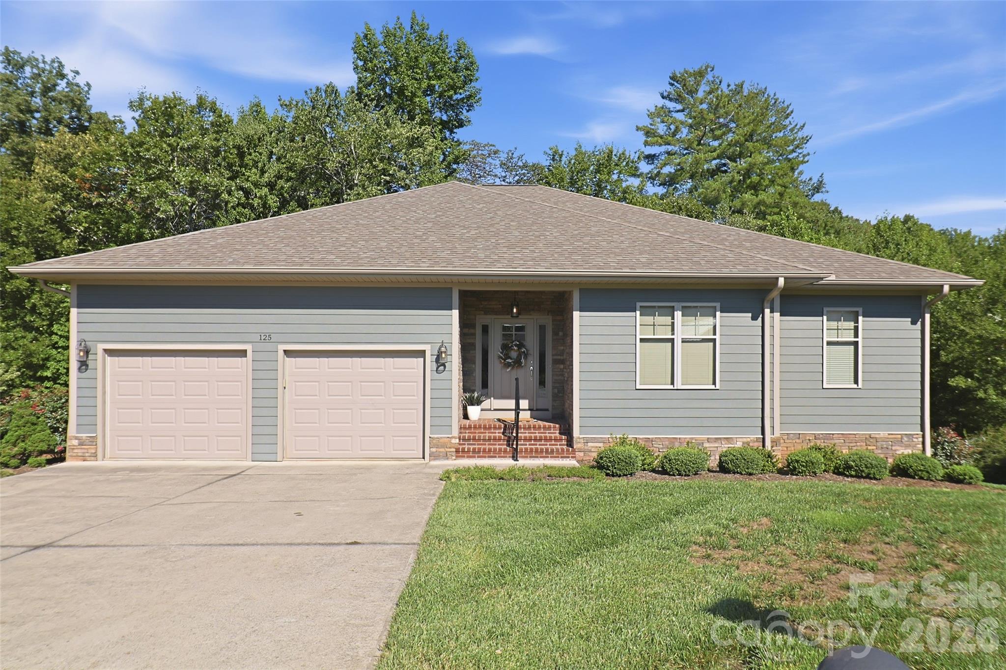 125 Beechmont Drive Property Photo 1
