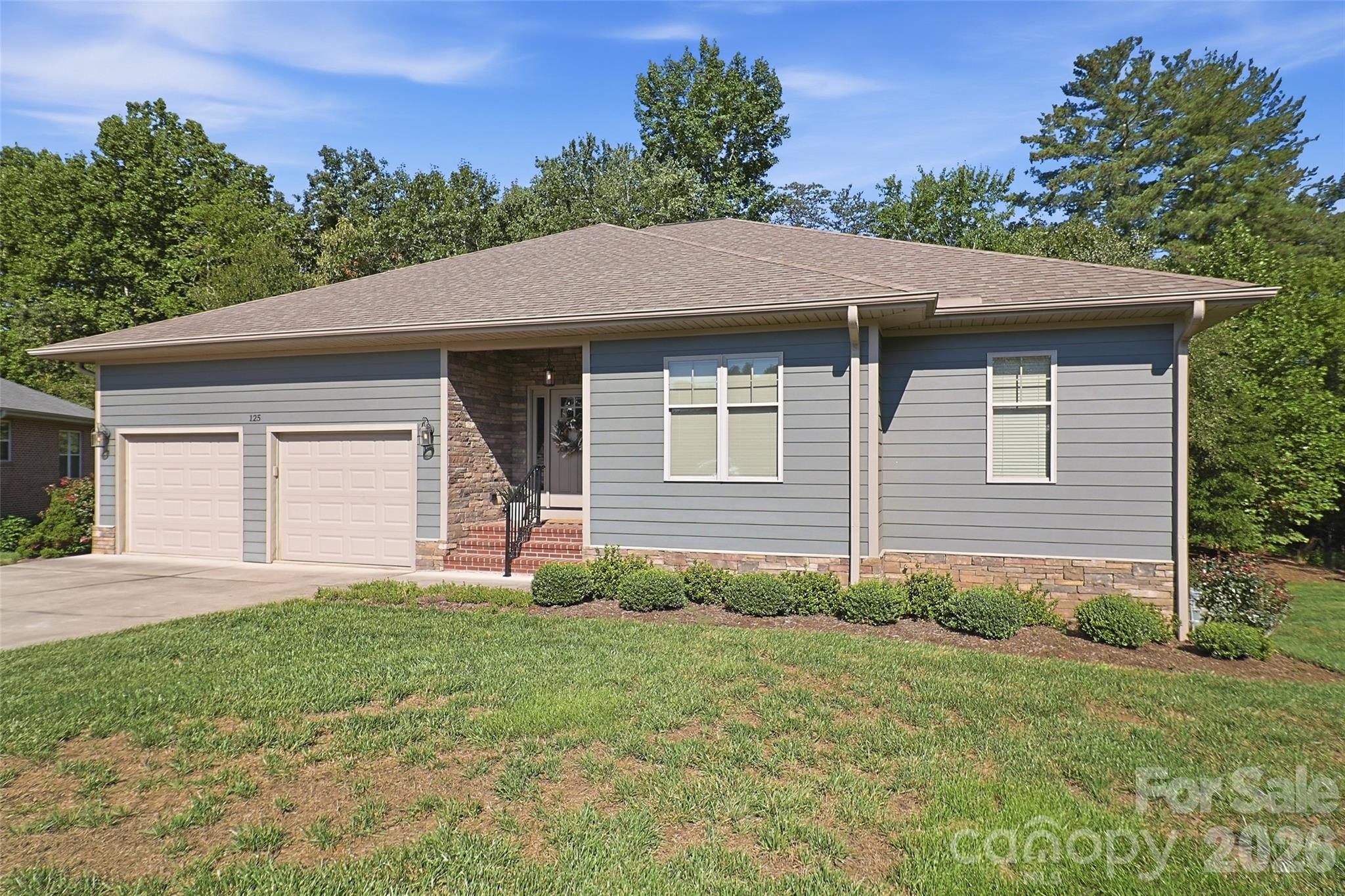 125 Beechmont Drive Property Photo 2