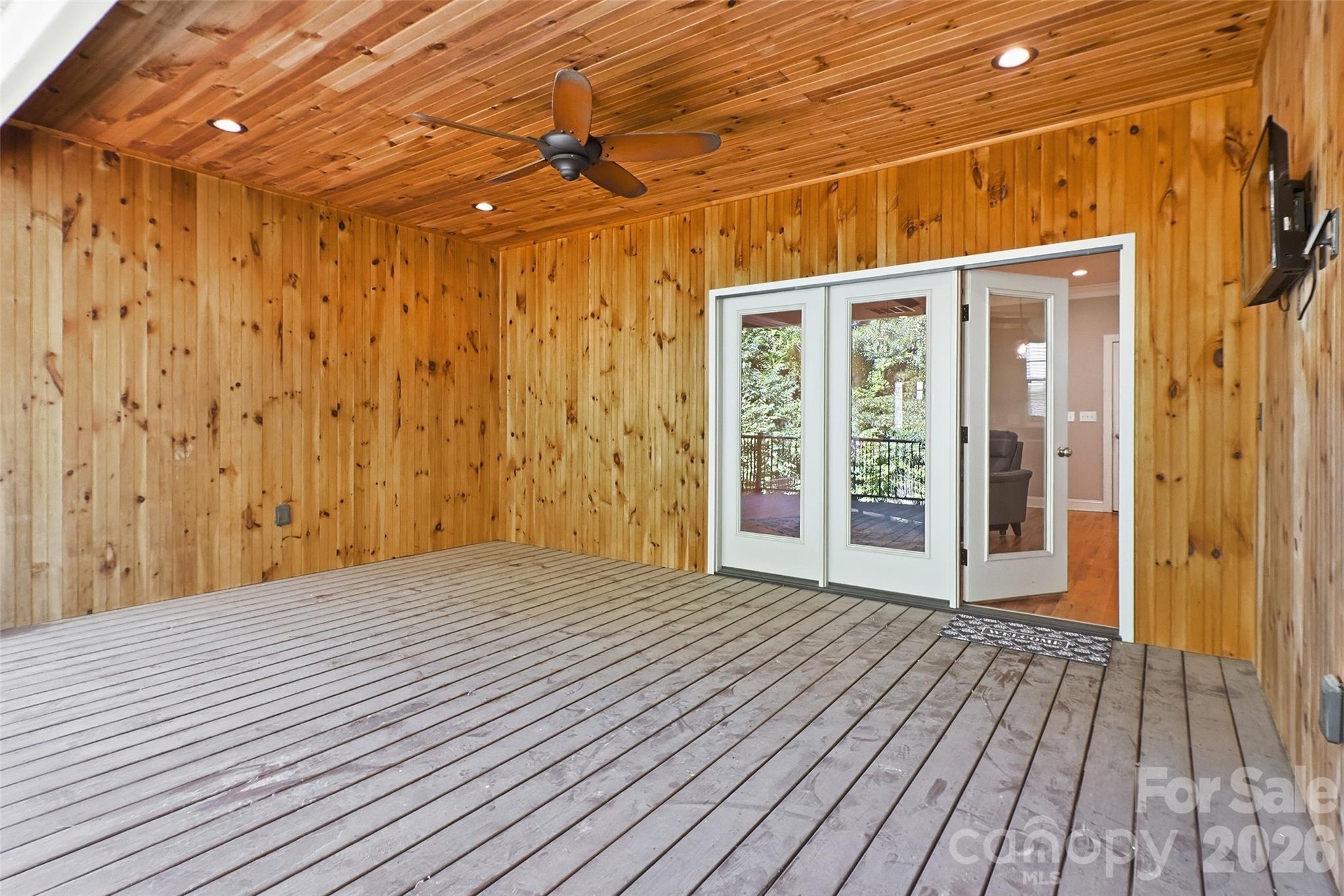 125 Beechmont Drive Property Photo 20