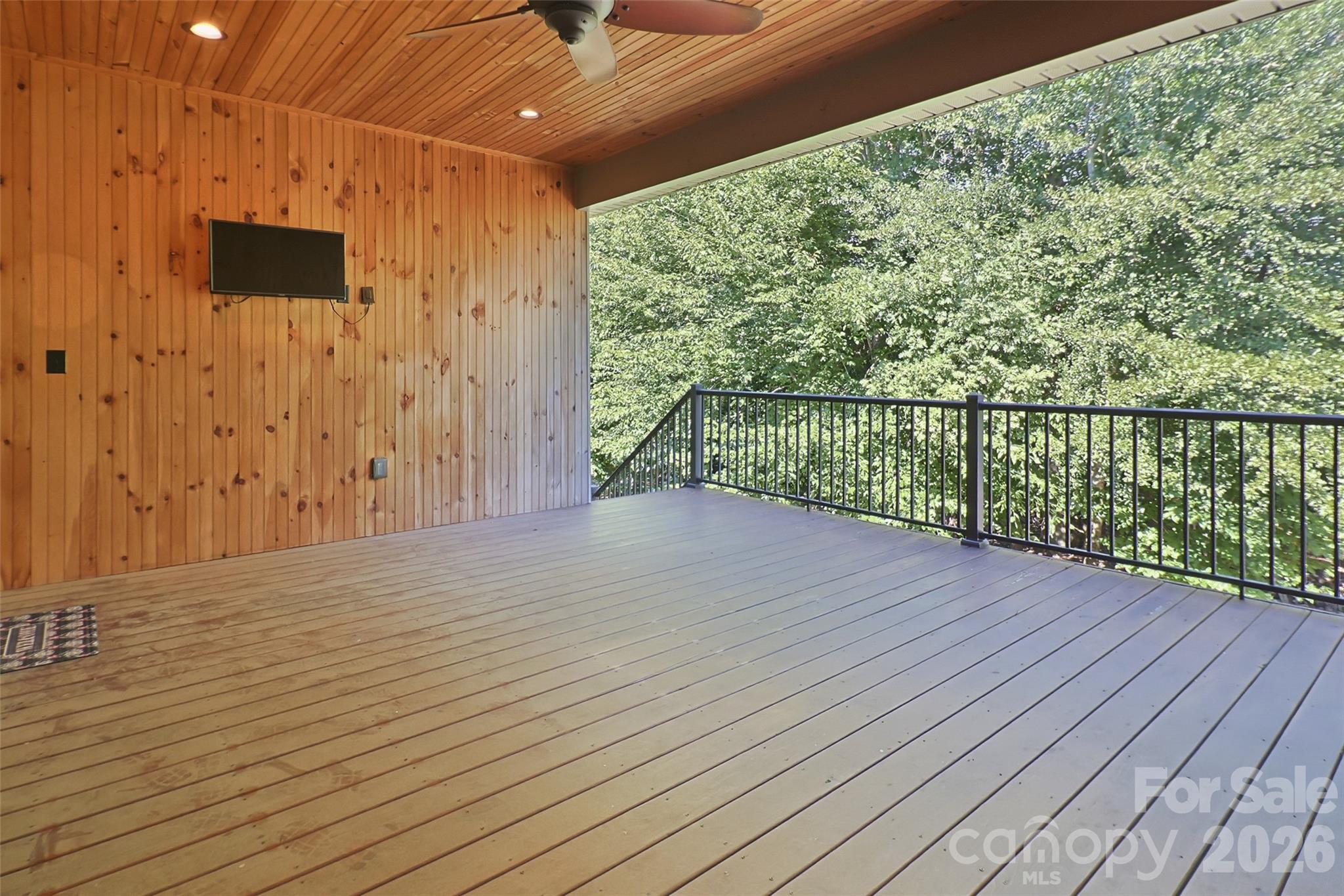125 Beechmont Drive Property Photo 21