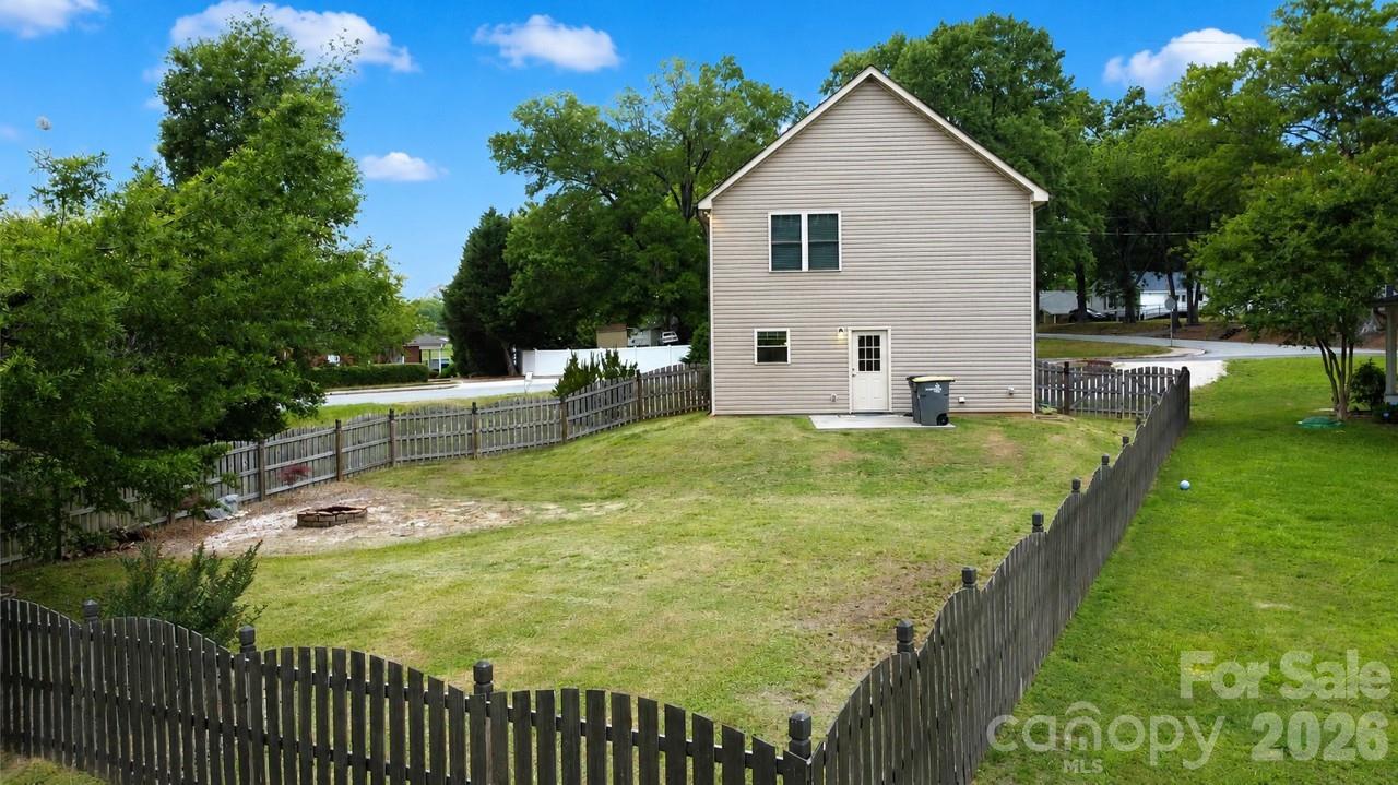 212 Old Centergrove Road Property Photo 4
