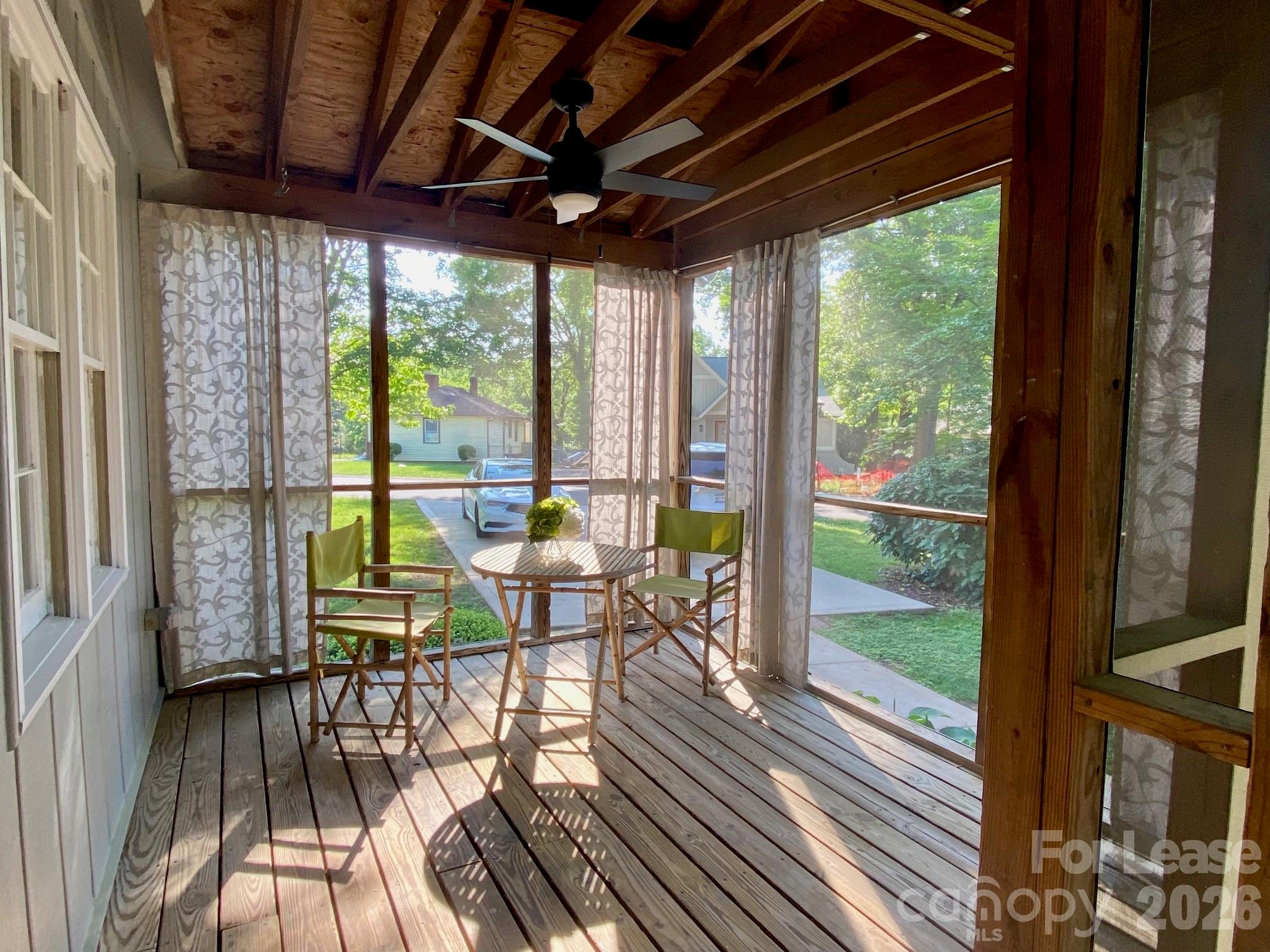 5300 Buckingham Drive Property Photo 3