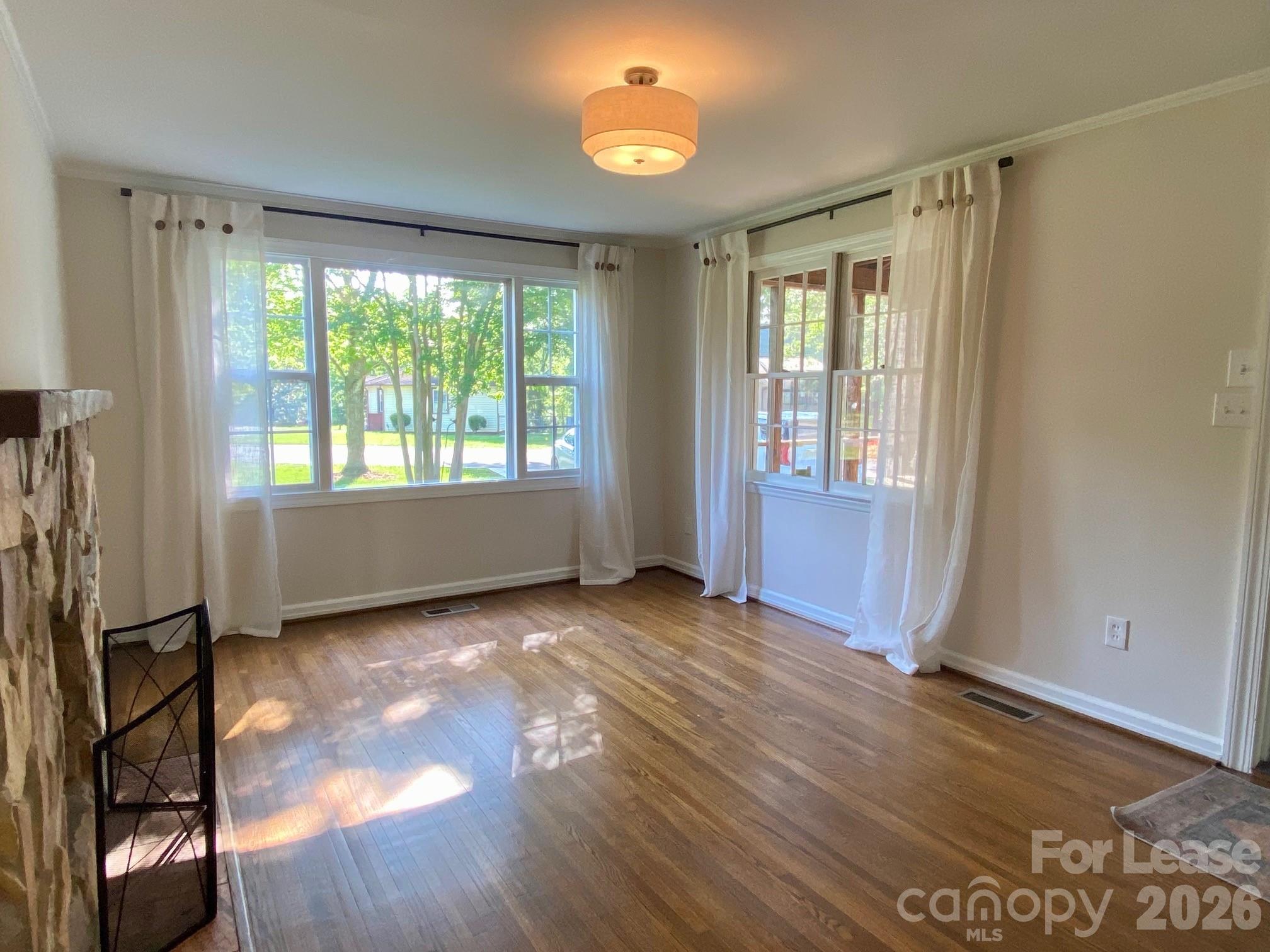 5300 Buckingham Drive Property Photo 4