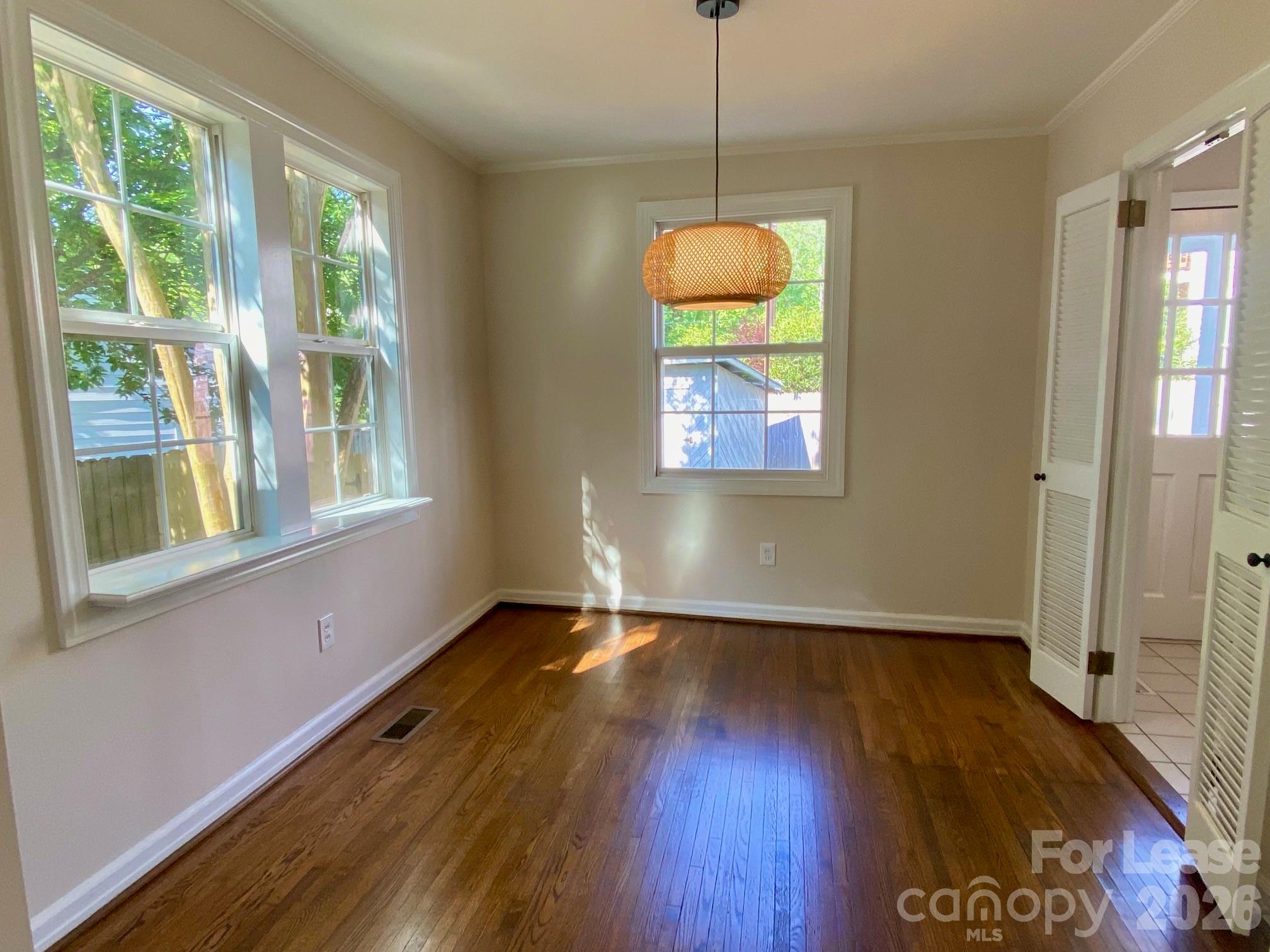5300 Buckingham Drive Property Photo 5
