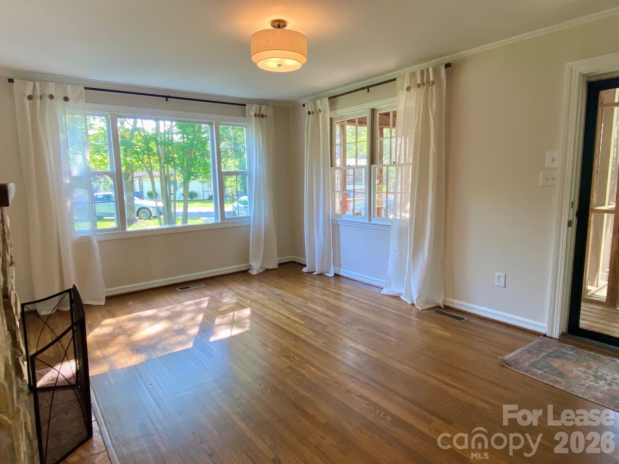 5300 Buckingham Drive Property Photo 6