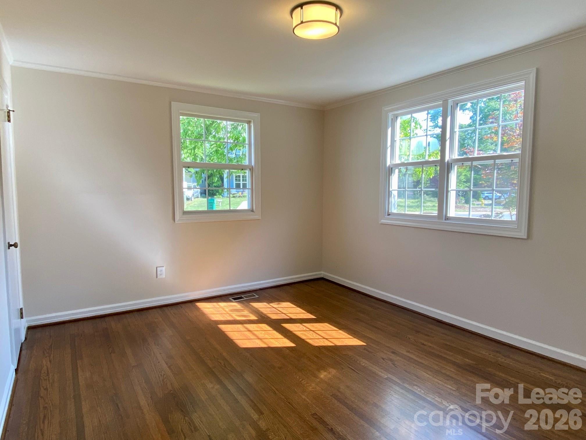 5300 Buckingham Drive Property Photo 11
