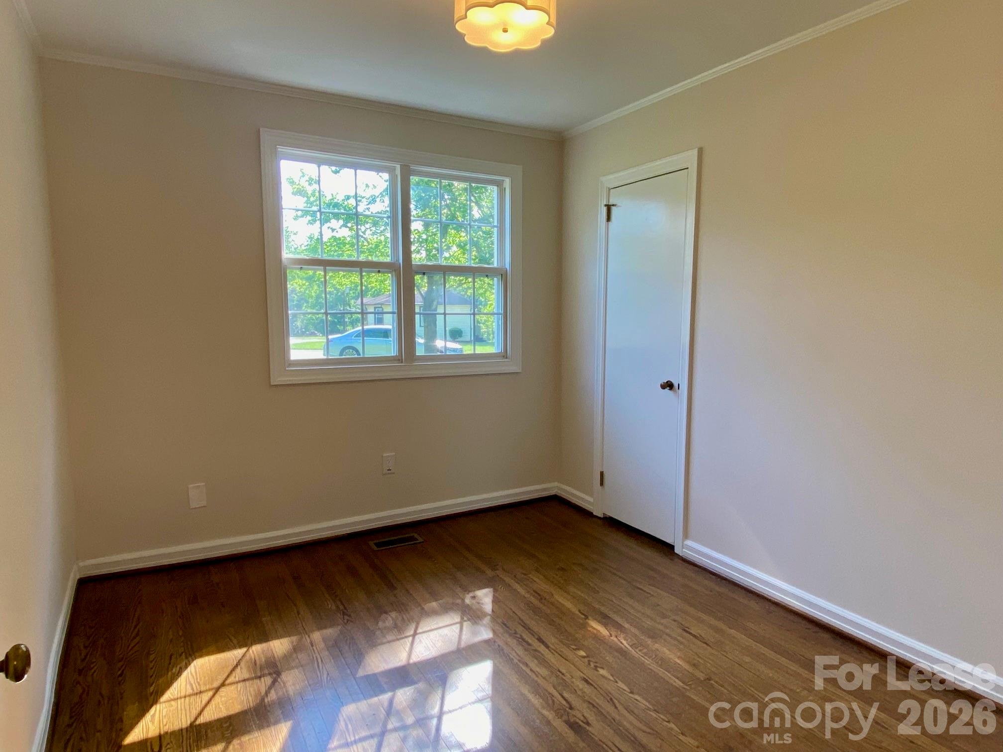 5300 Buckingham Drive Property Photo 12
