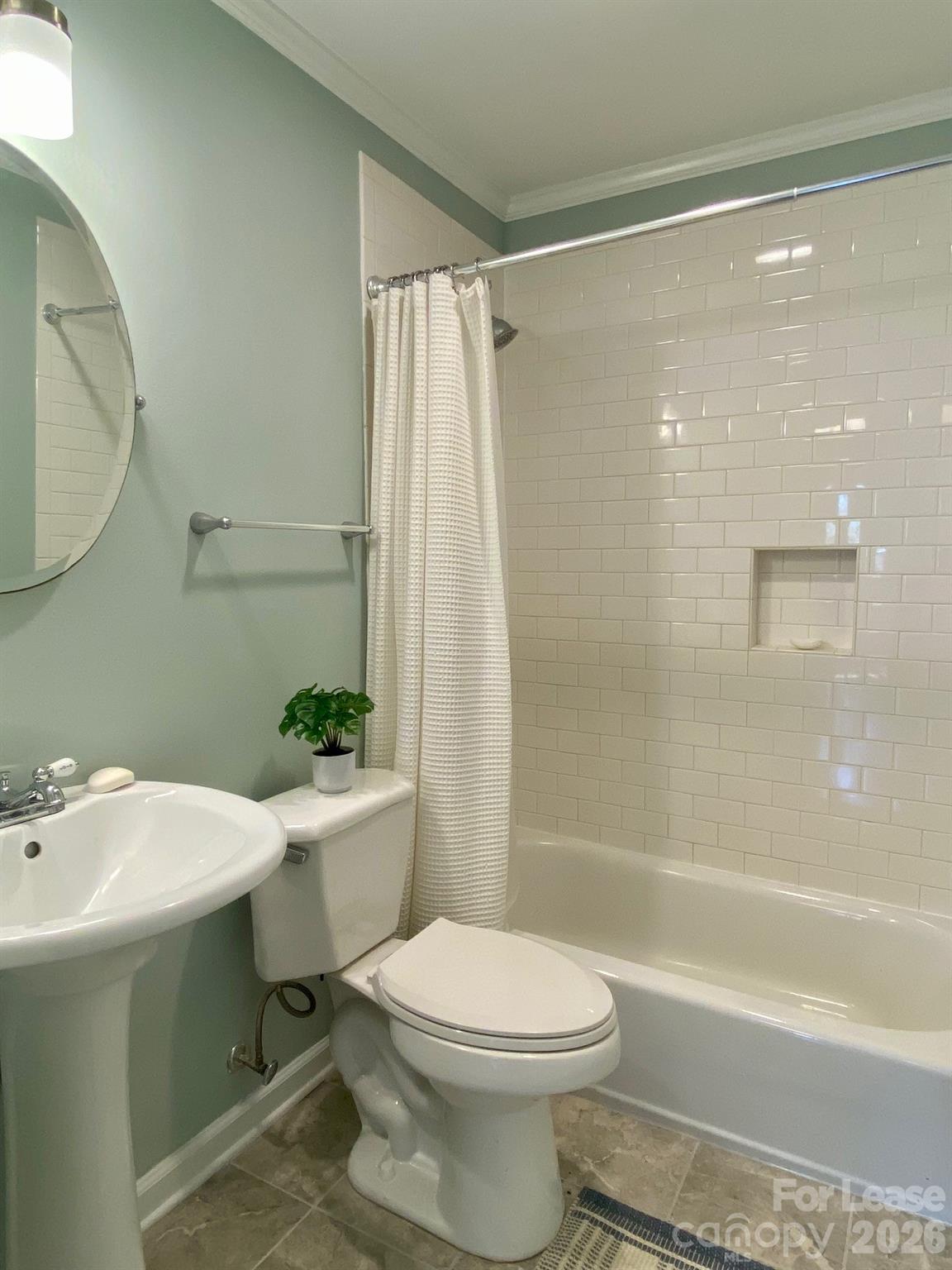 5300 Buckingham Drive Property Photo 13