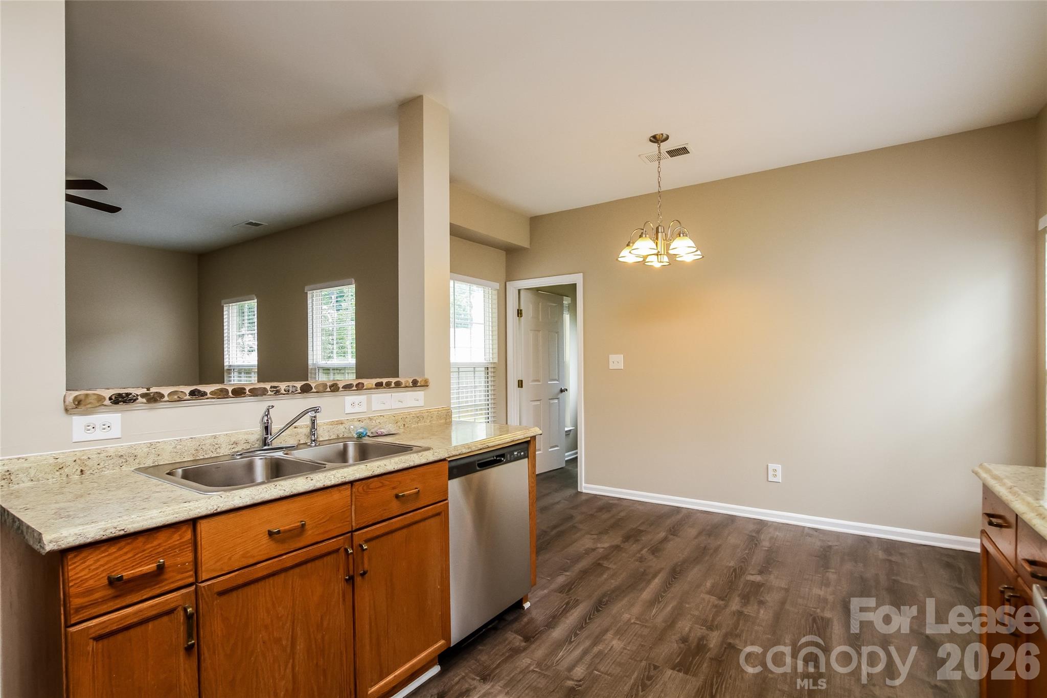 601 N Mulberry Street Property Photo 4
