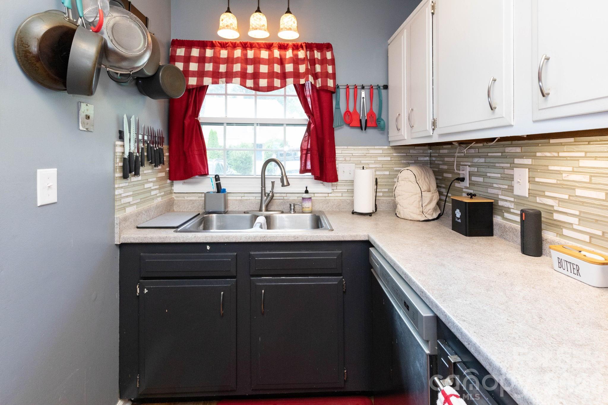 405 Southway Garden Road Property Photo 6