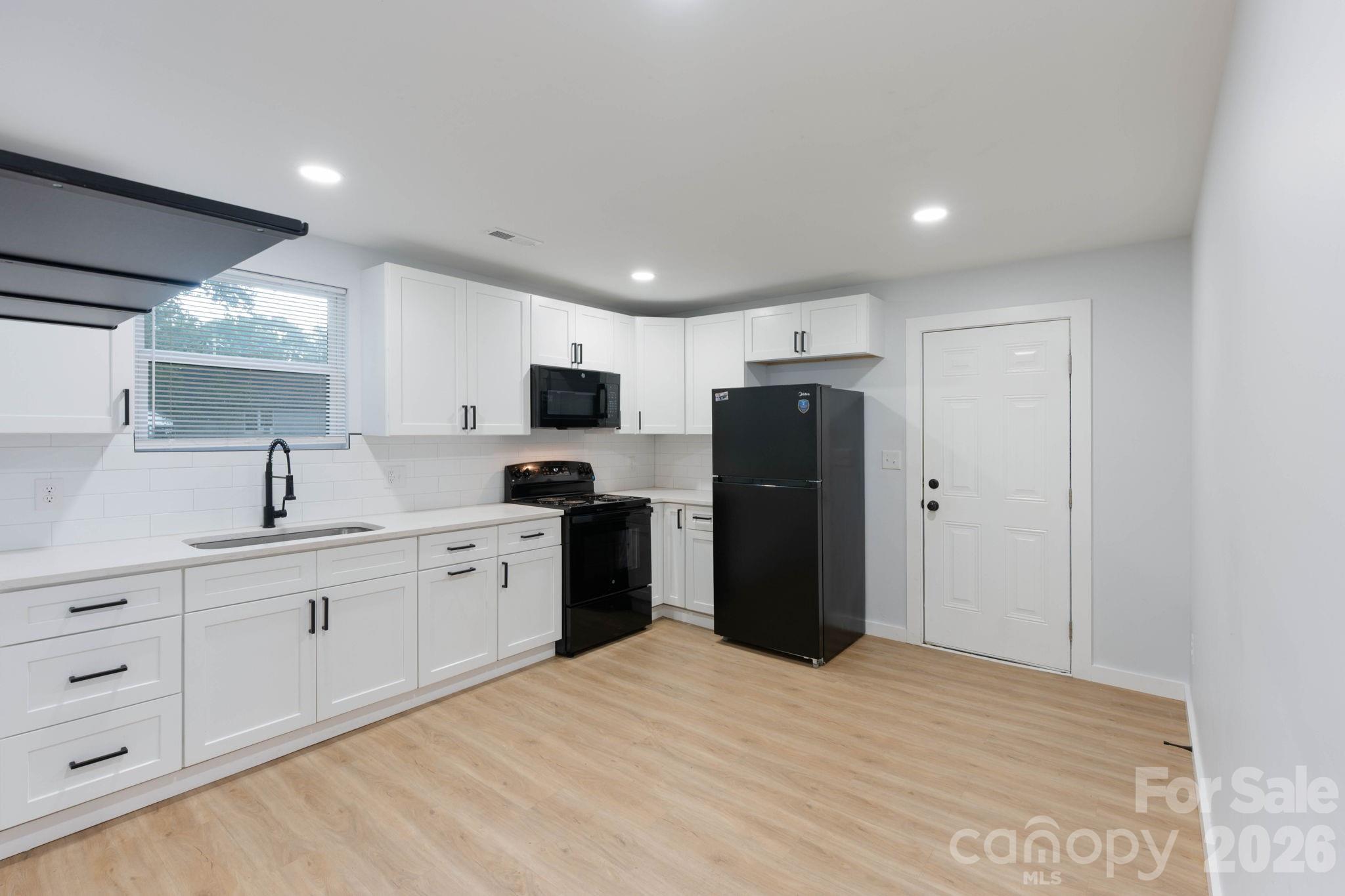 615 E Saunders Avenue Property Photo 2