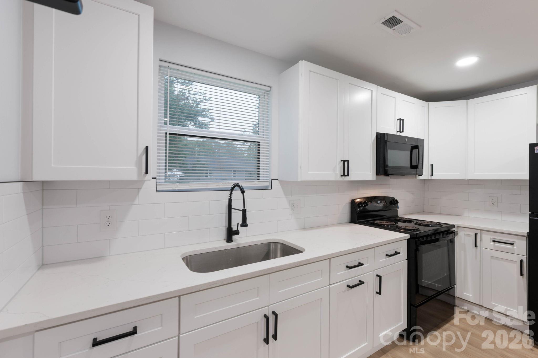 615 E Saunders Avenue Property Photo 5