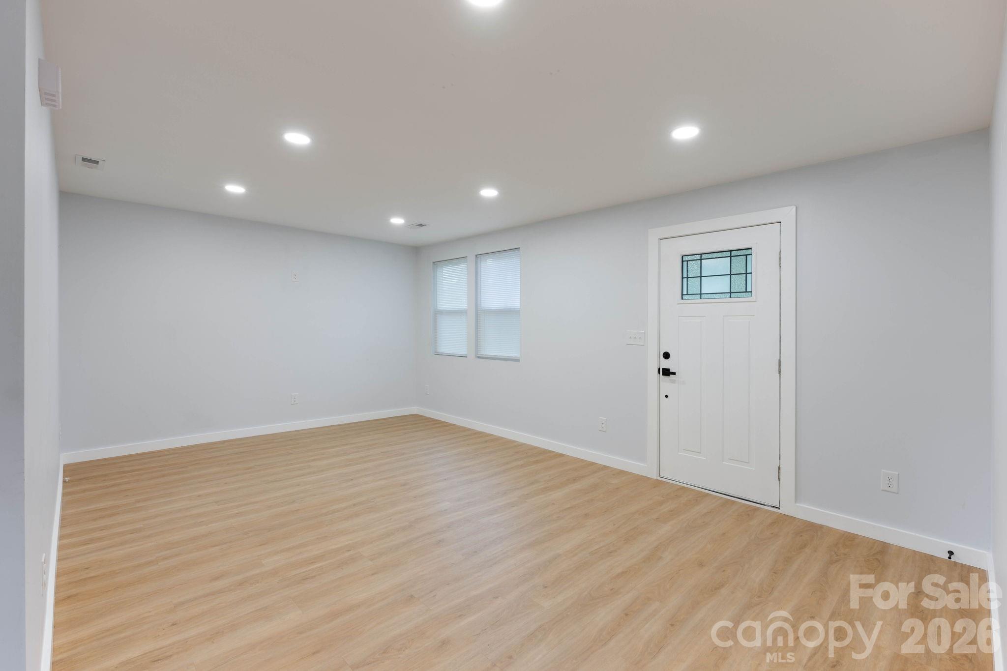 615 E Saunders Avenue Property Photo 7