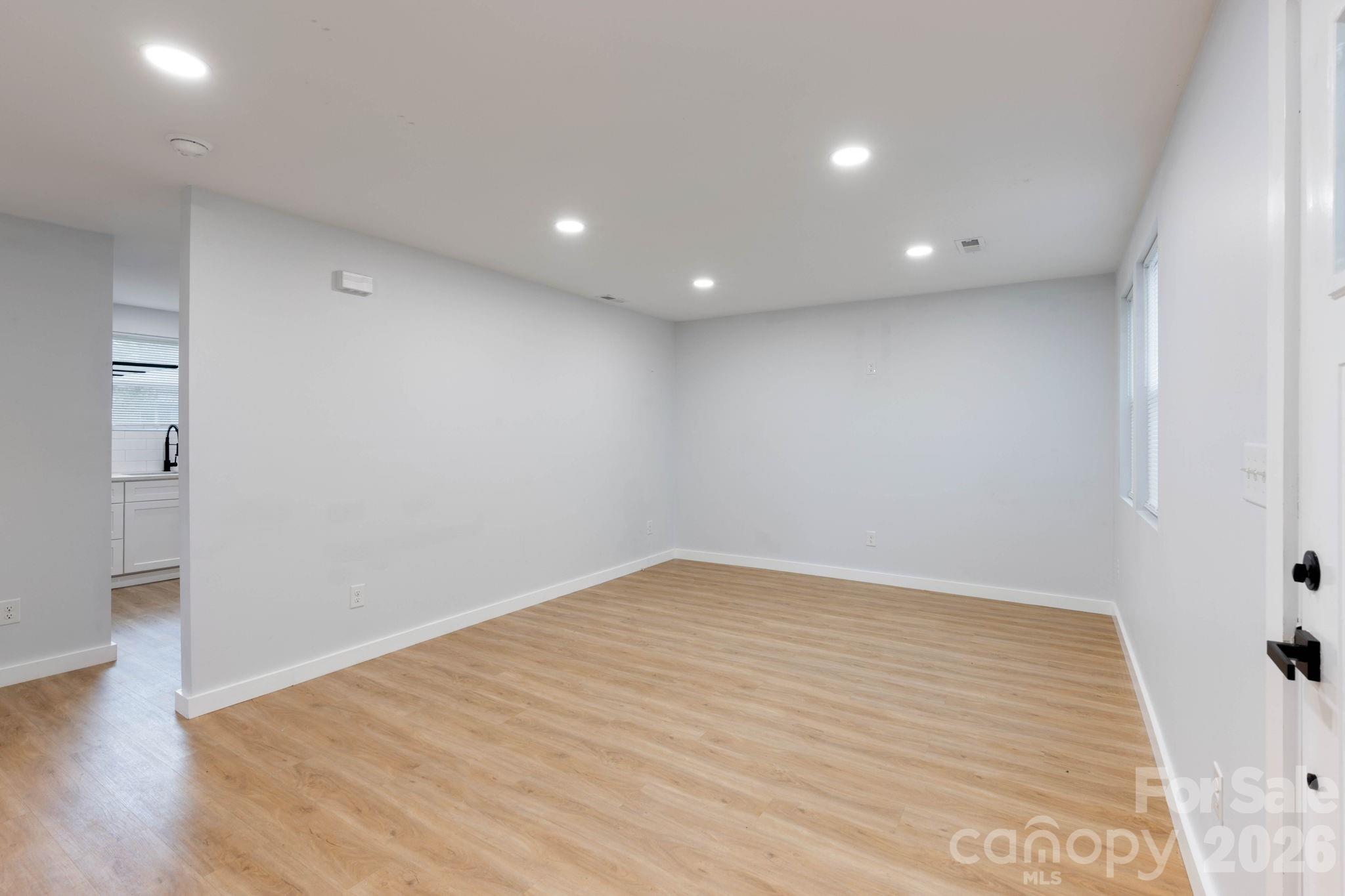 615 E Saunders Avenue Property Photo 8