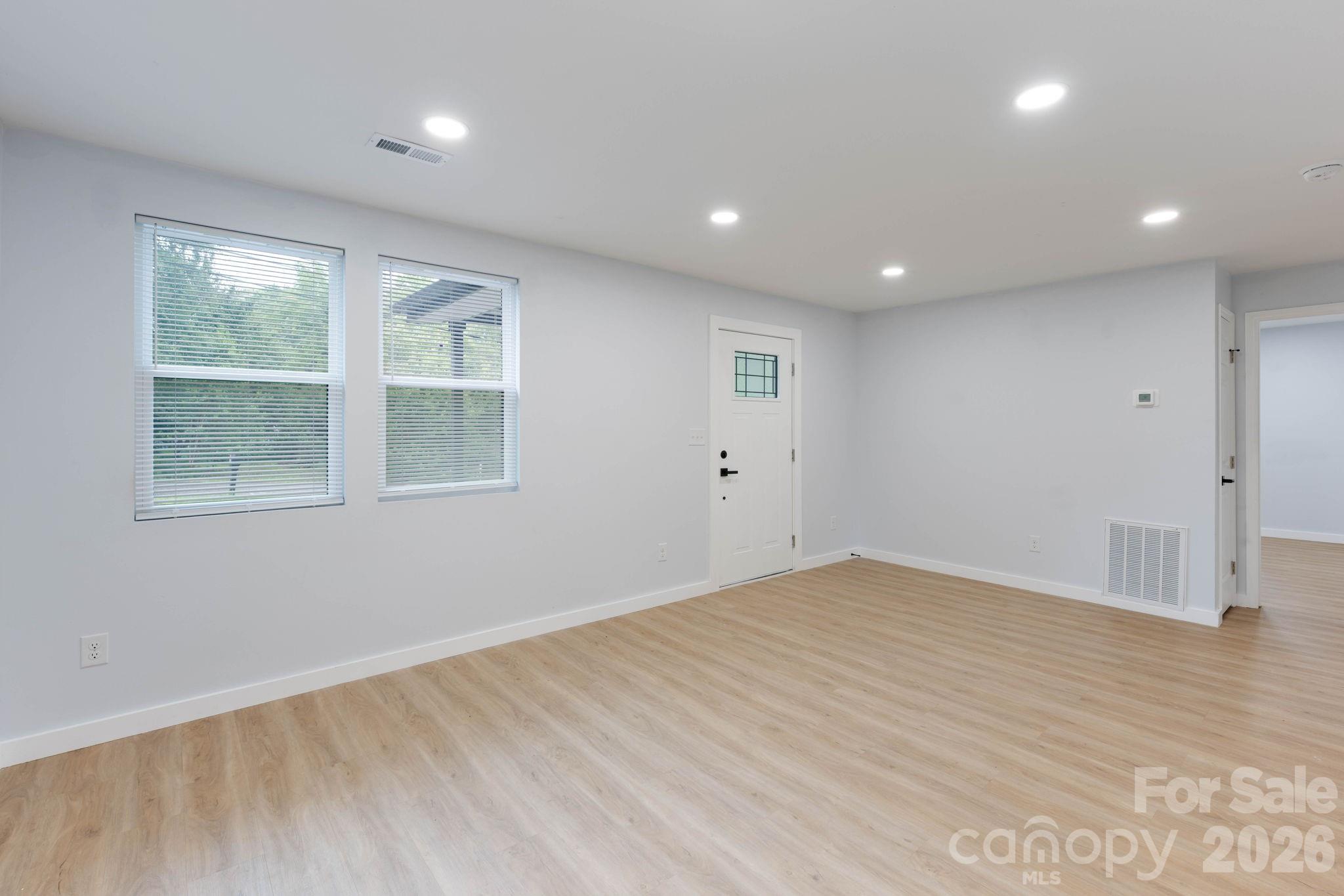 615 E Saunders Avenue Property Photo 9