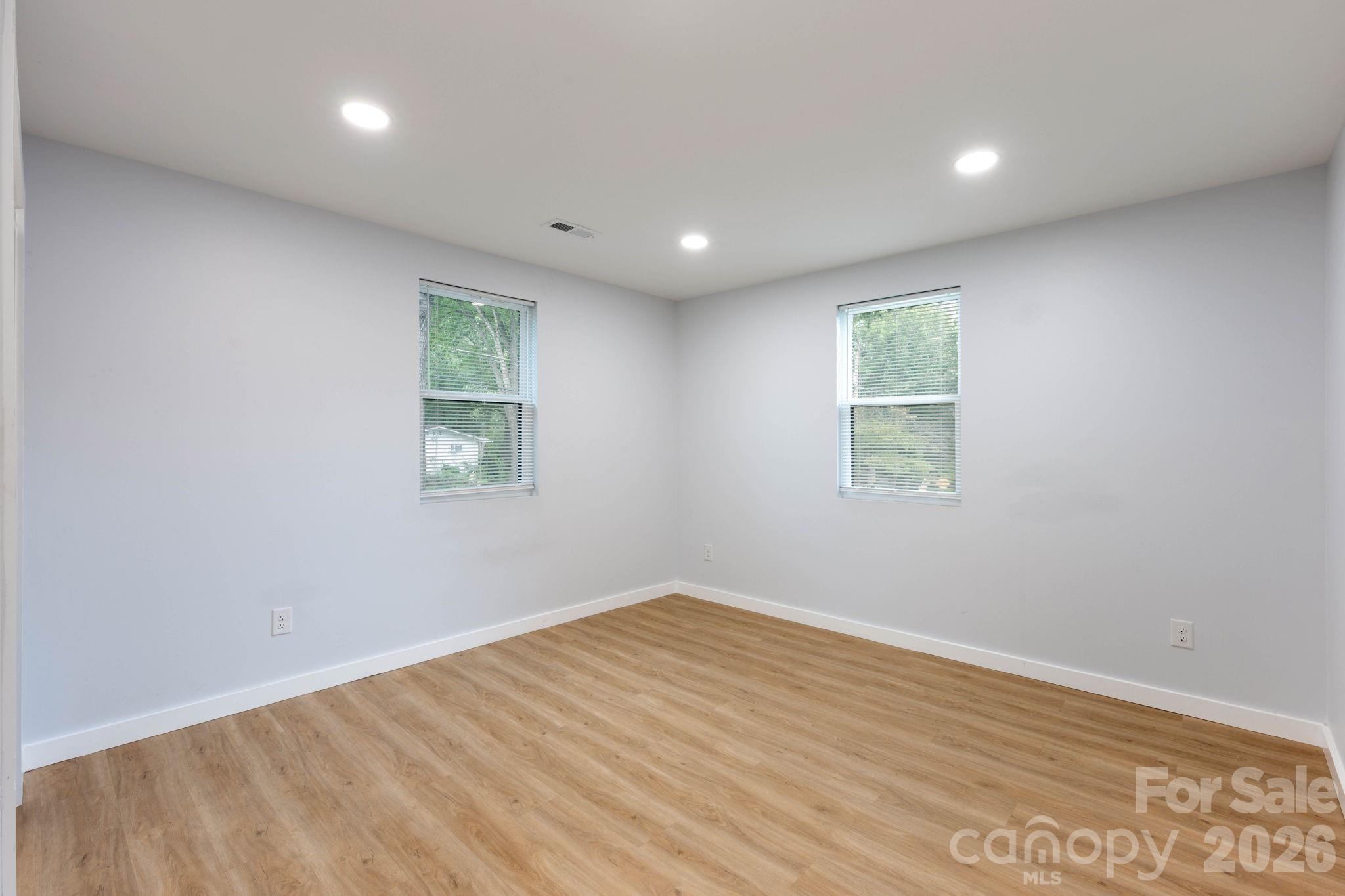 615 E Saunders Avenue Property Photo 10