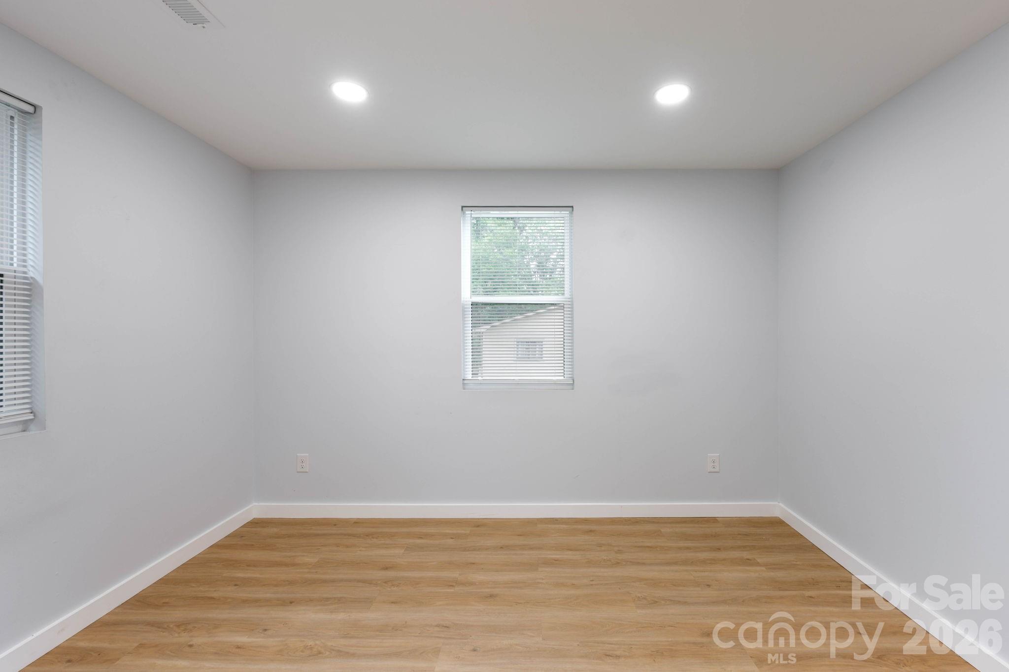 615 E Saunders Avenue Property Photo 11