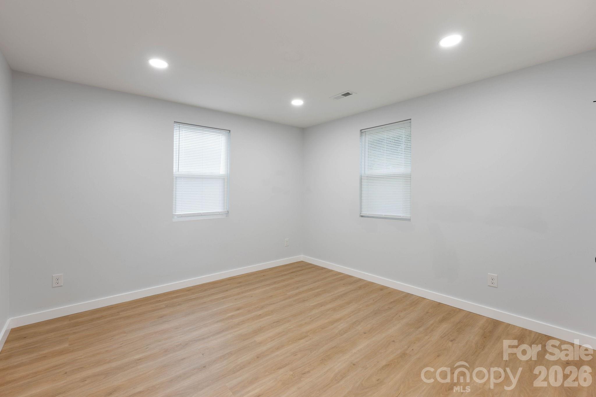 615 E Saunders Avenue Property Photo 13