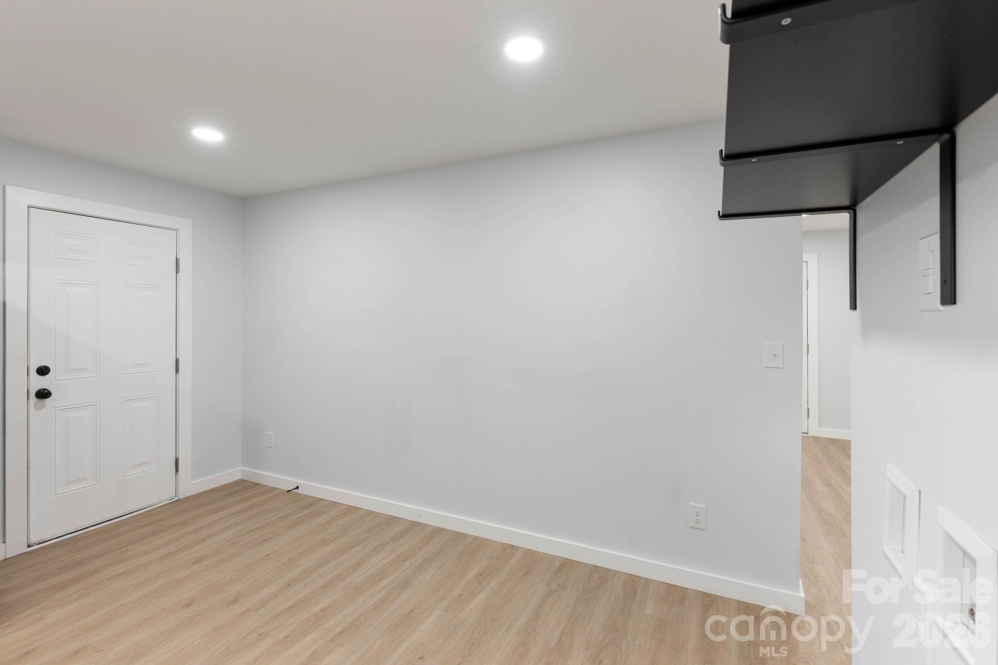 615 E Saunders Avenue Property Photo 19