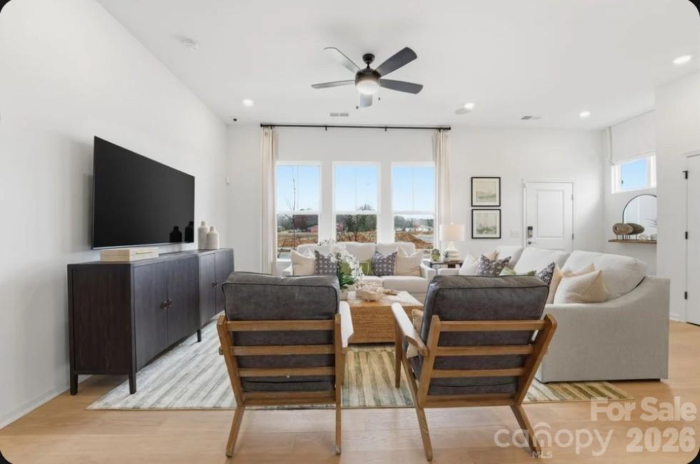 525 Silver Star Boulevard Property Photo 9