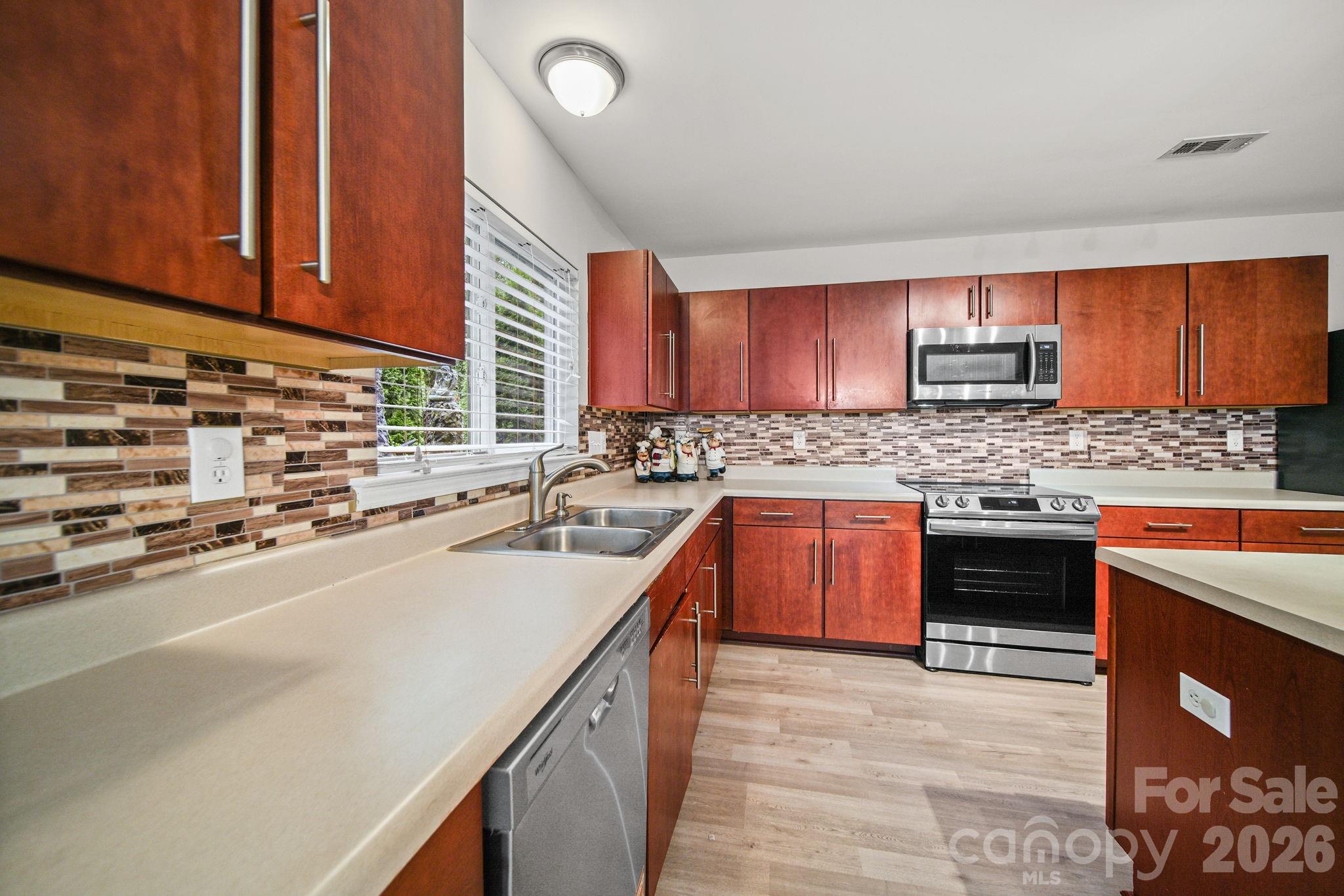 9220 Seamill Road Property Photo 4