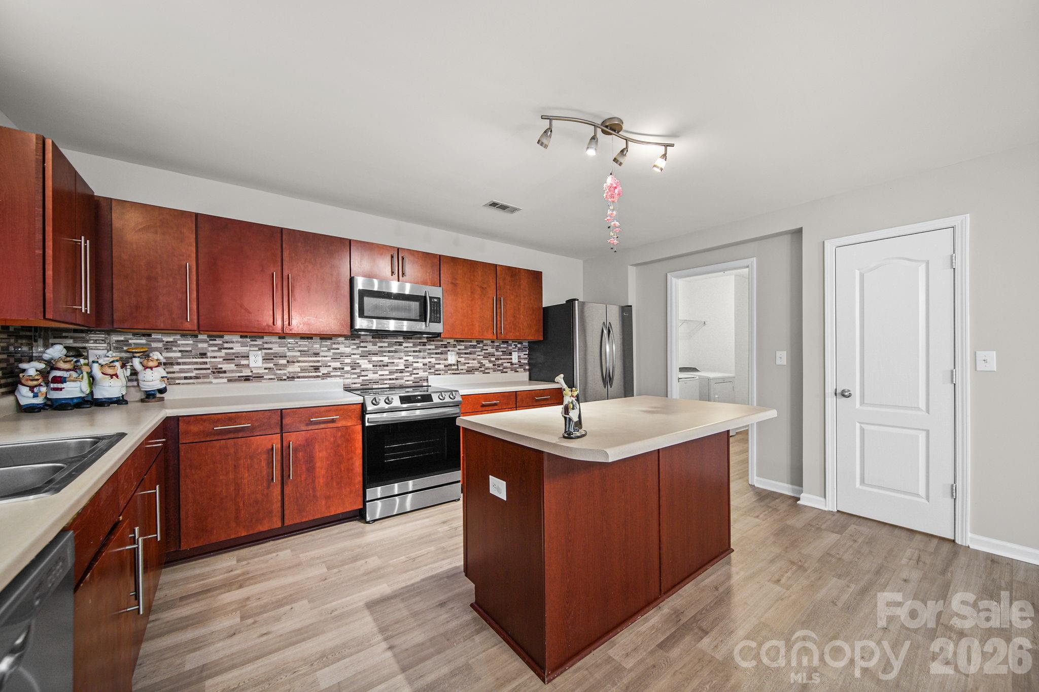 9220 Seamill Road Property Photo 5