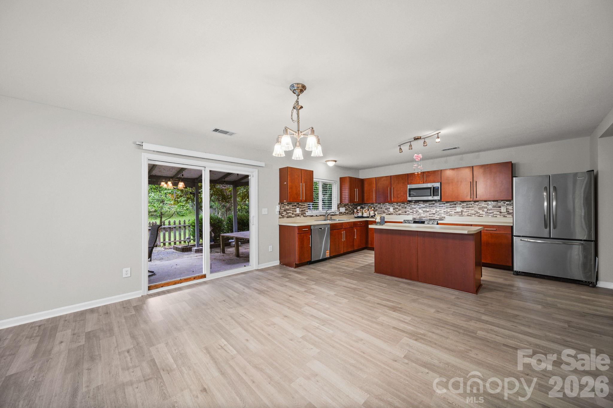 9220 Seamill Road Property Photo 6