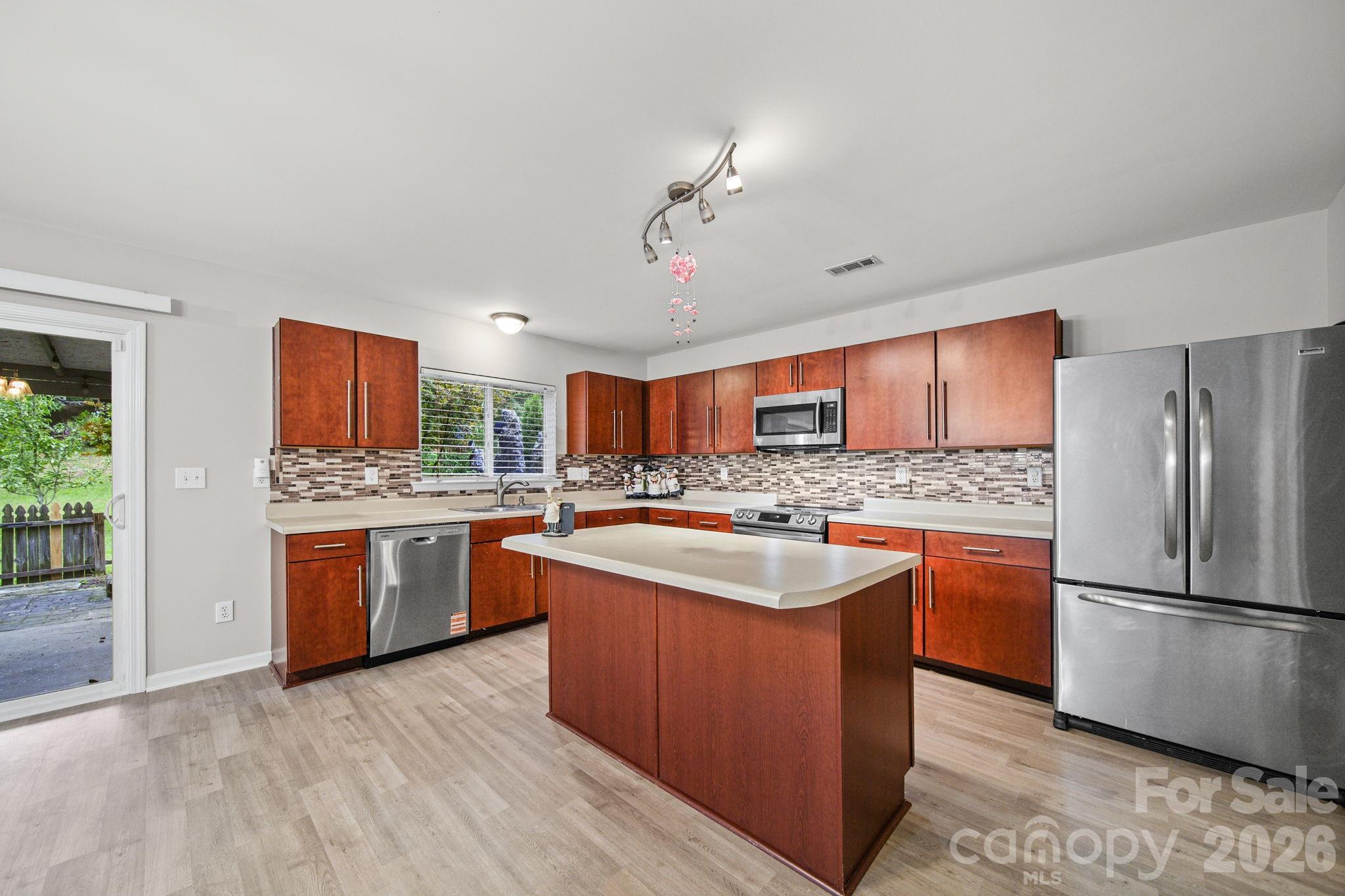 9220 Seamill Road Property Photo 9