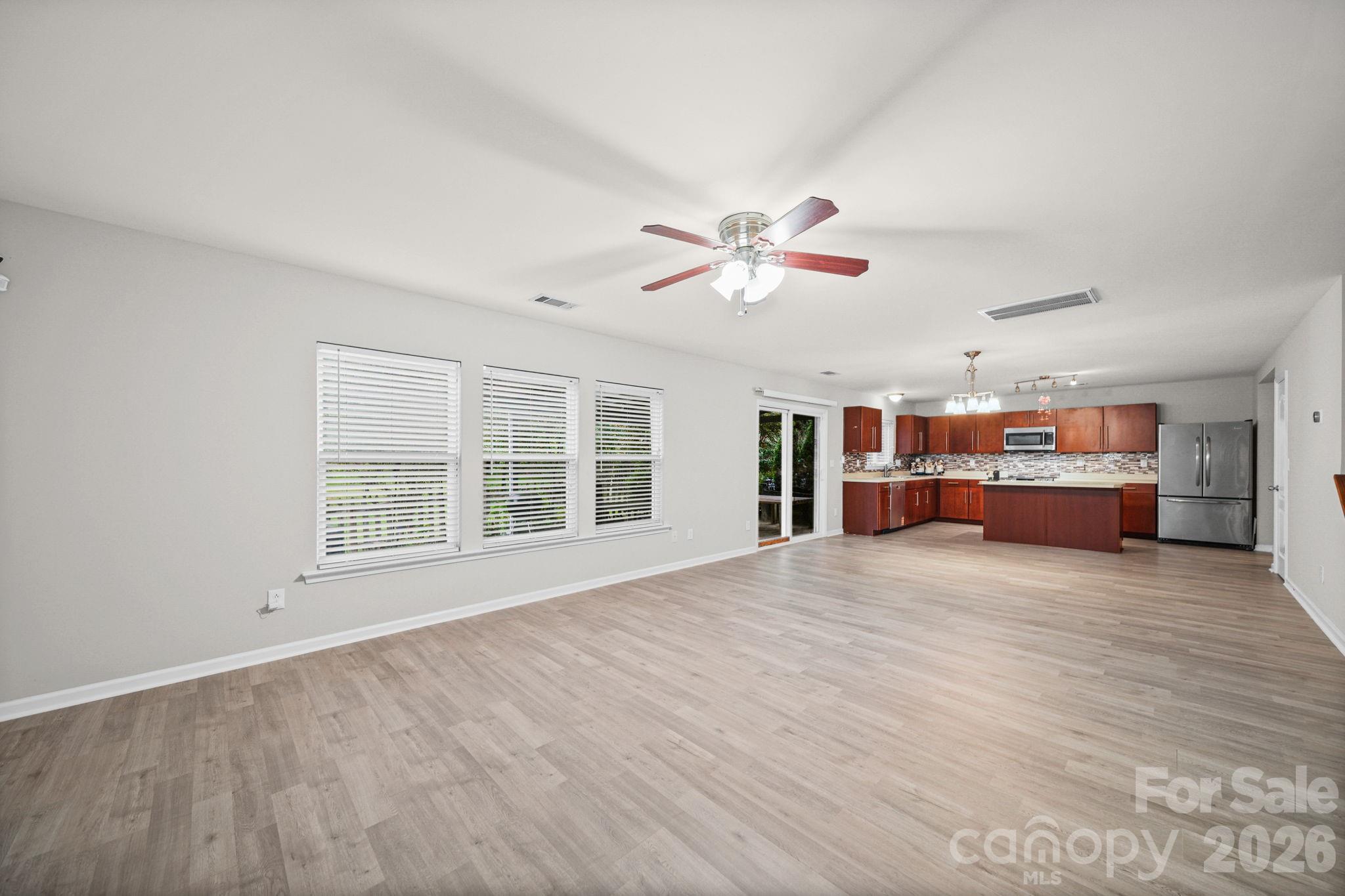 9220 Seamill Road Property Photo 10