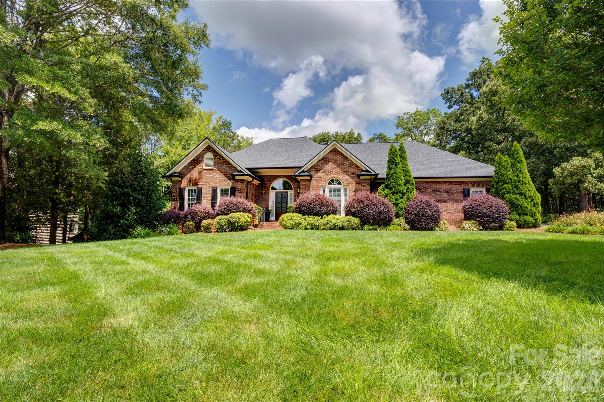 1152 N Windsor Drive Property Photo 1