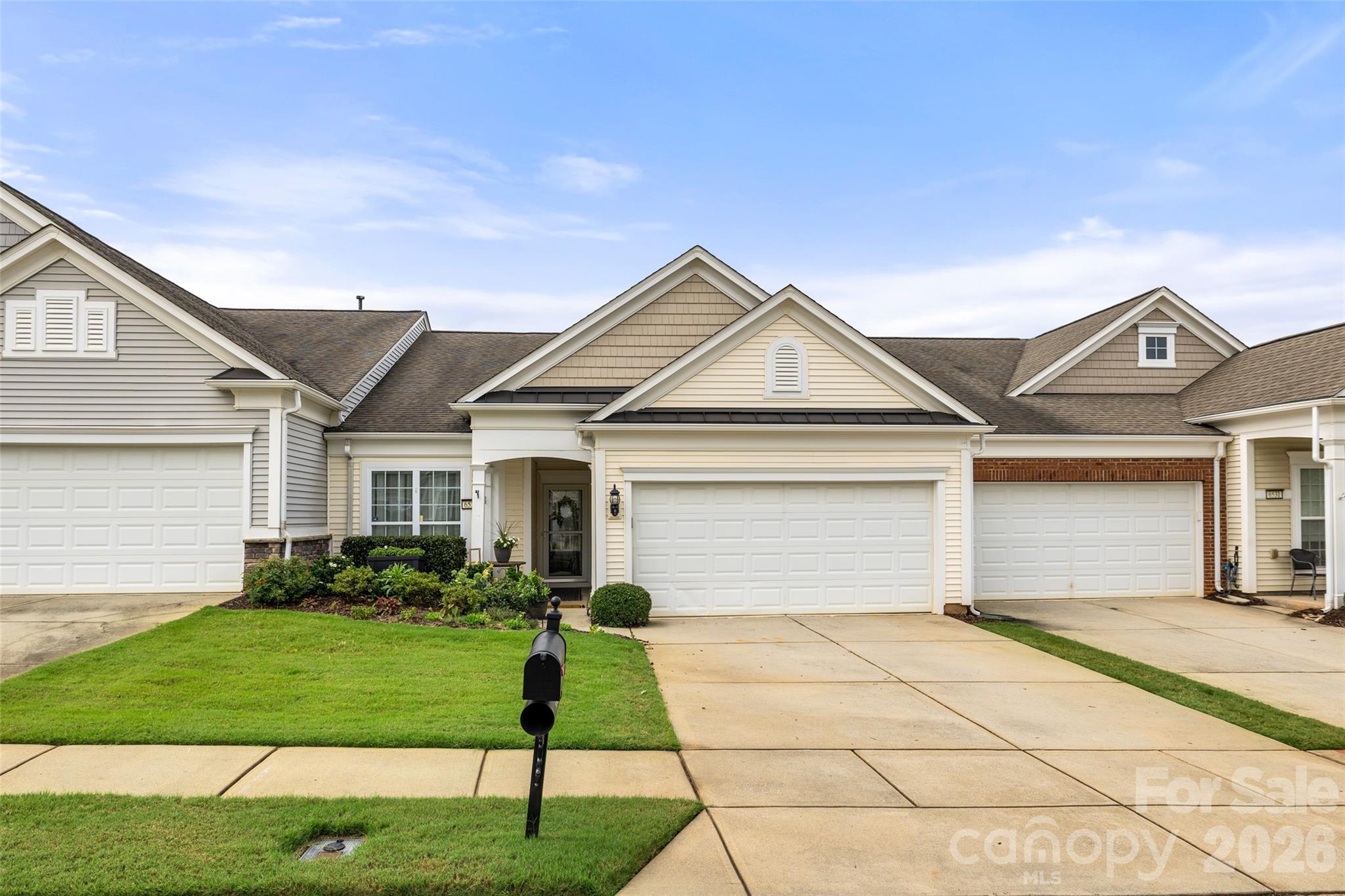 6529 Carolina Commons Drive Property Photo 2