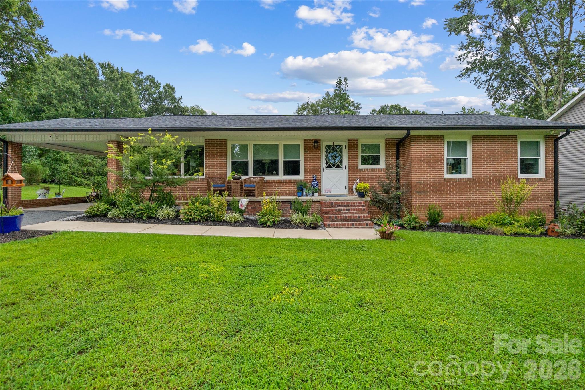 1101 Rosewood Avenue Property Photo 3