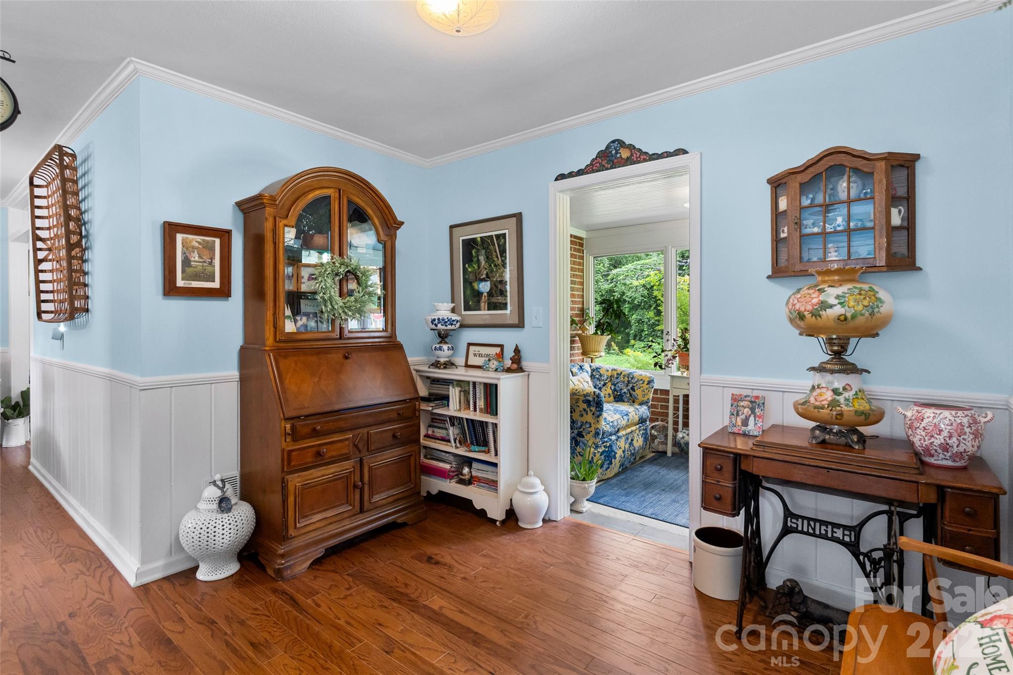 1101 Rosewood Avenue Property Photo 29