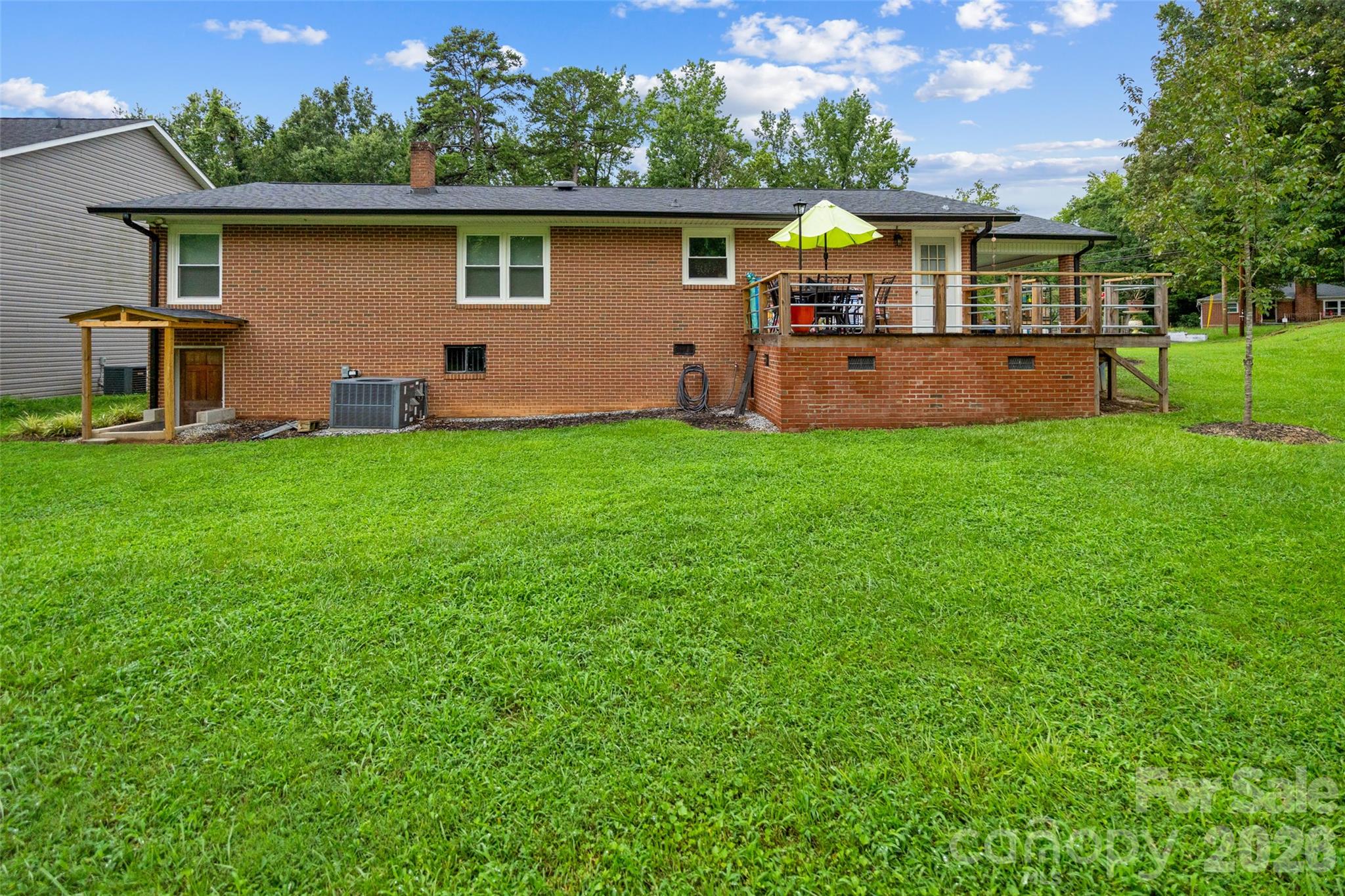 1101 Rosewood Avenue Property Photo 37