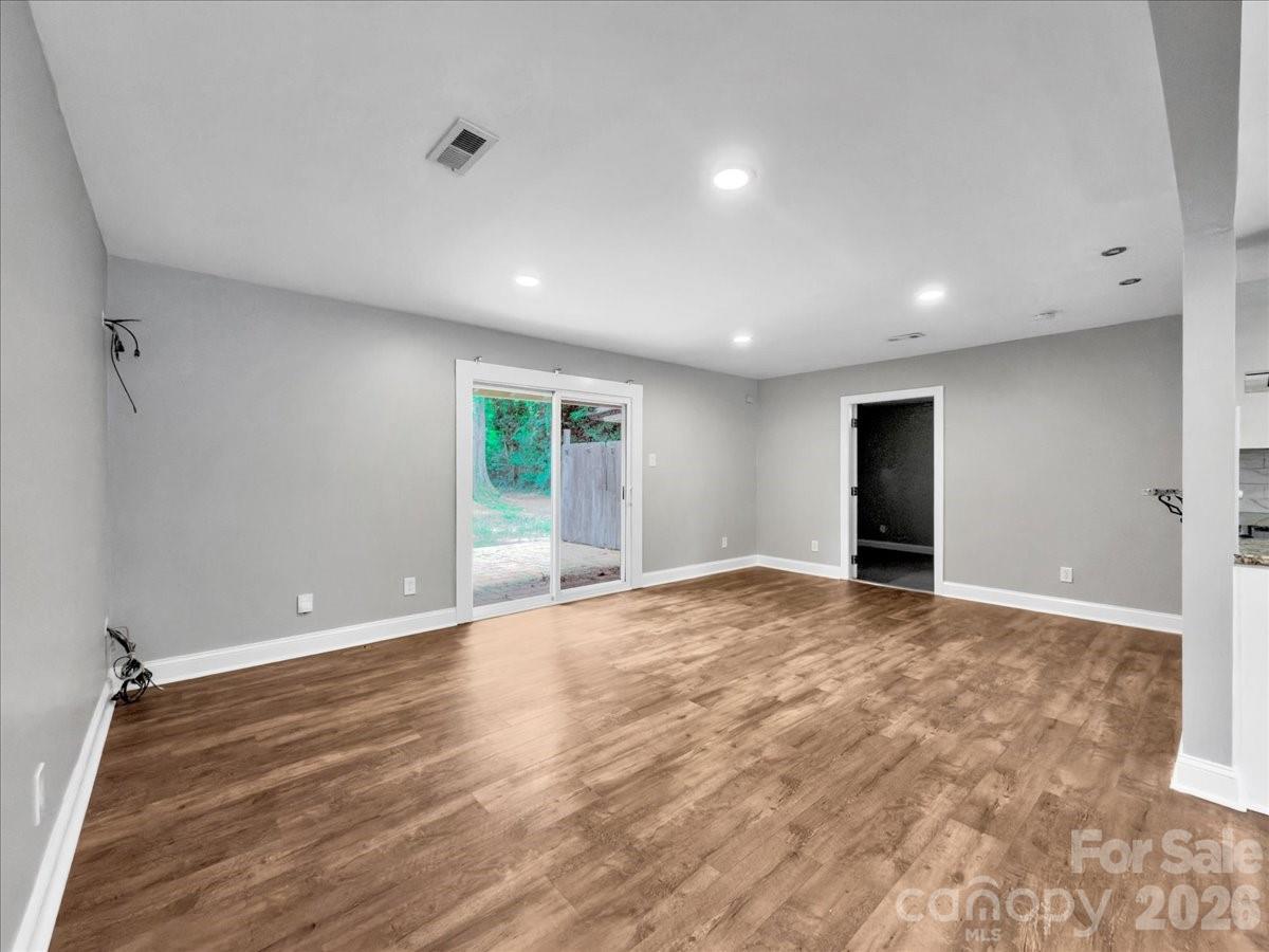 1926 Tyvola Road Property Photo 3