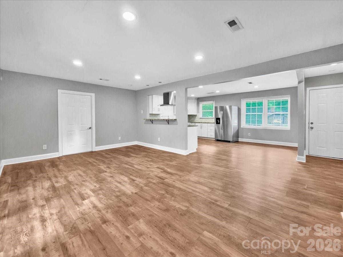 1926 Tyvola Road Property Photo 4