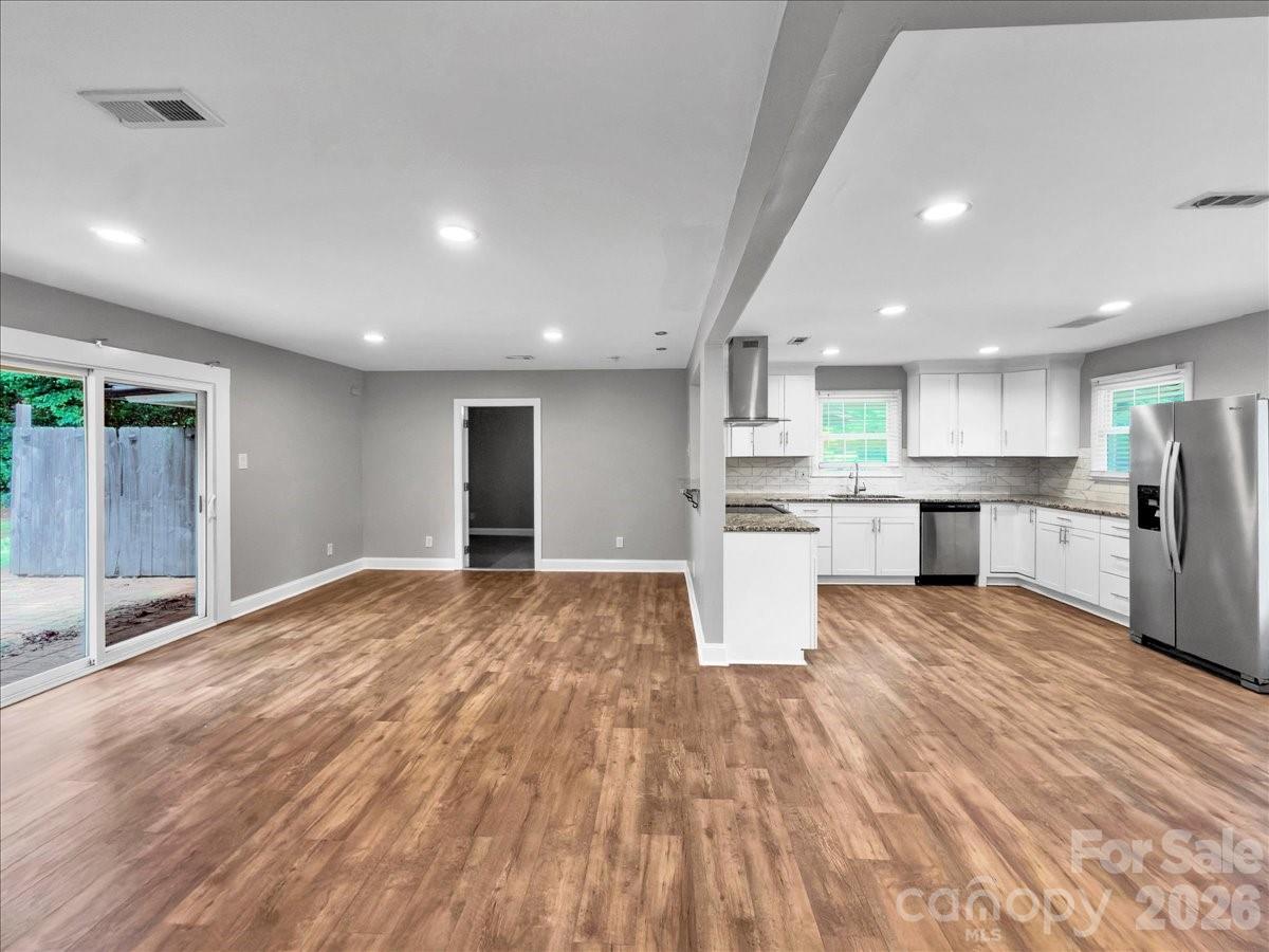1926 Tyvola Road Property Photo 9